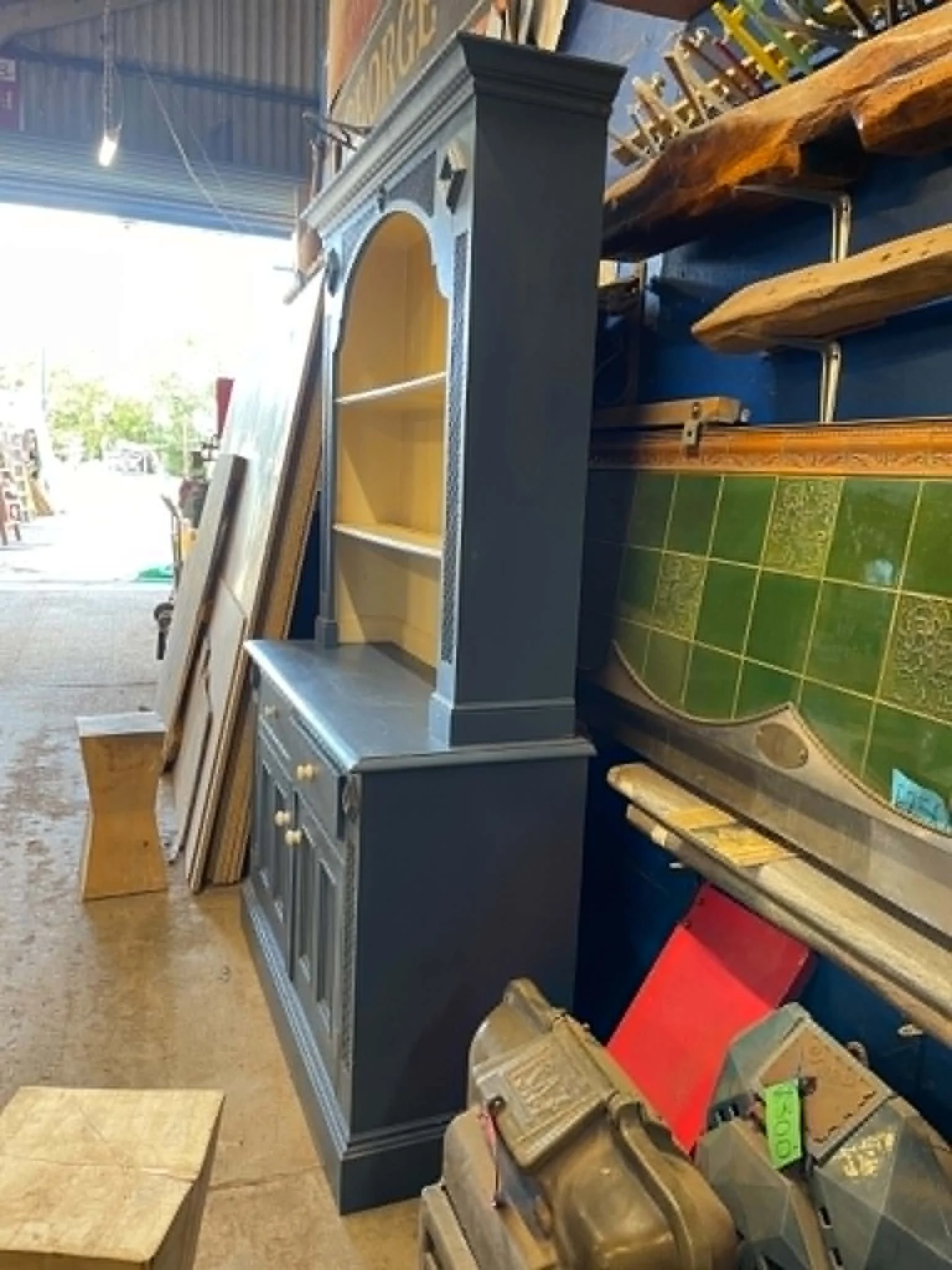 dresser,..jpg