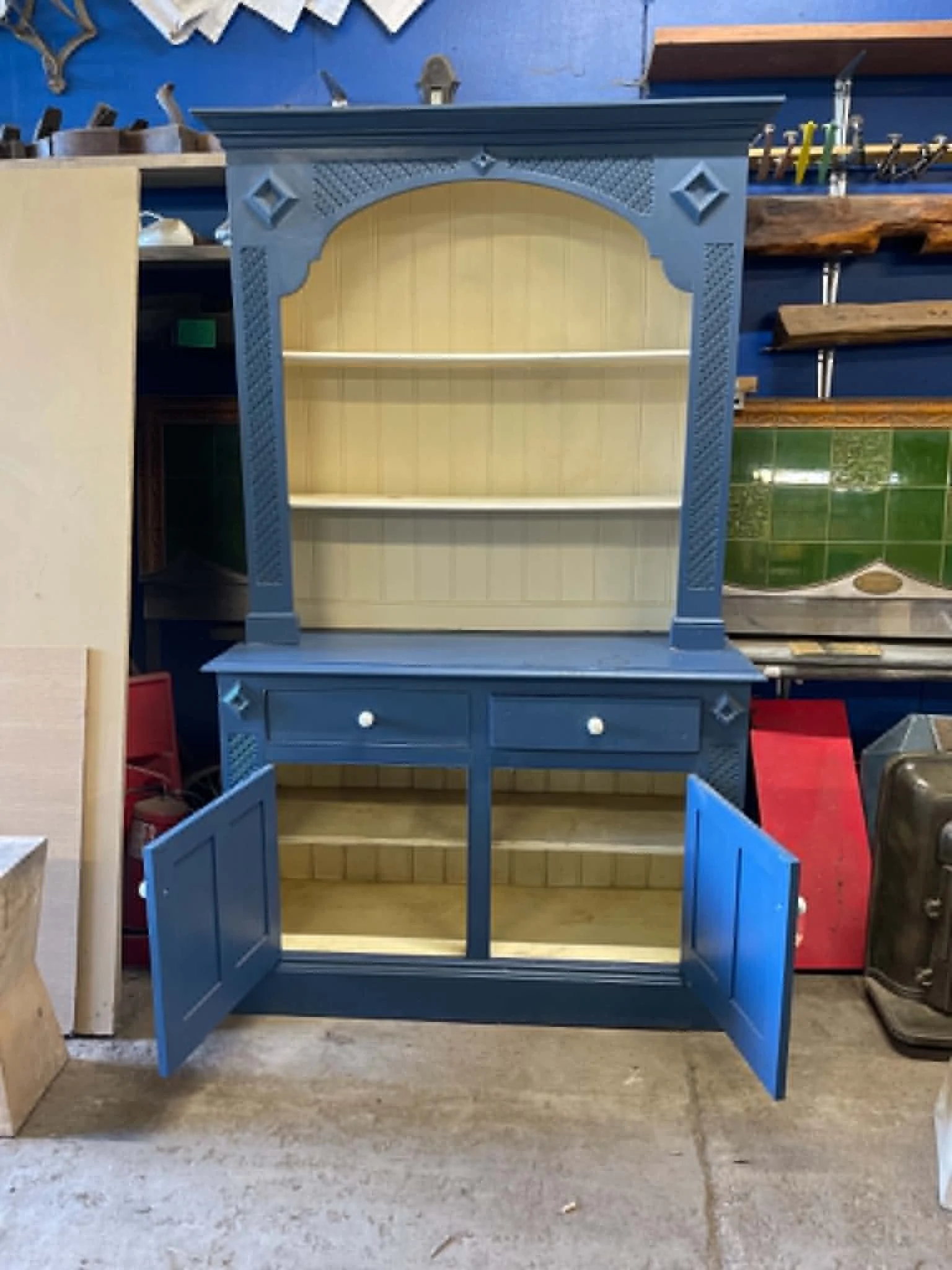 dresser..jpg