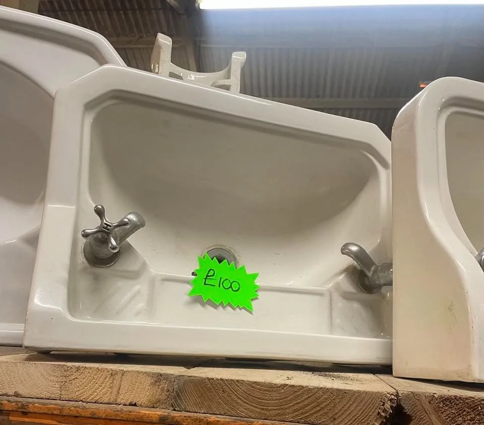 Ref 17 - Vintage Ceramic Sink / Basin