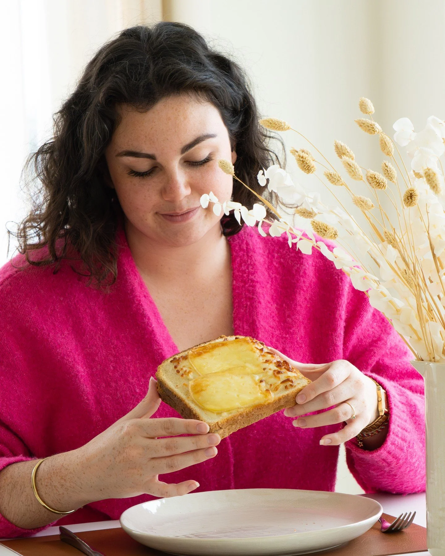 Qui a dit que la saison des raclettes &eacute;tait finie ? 🫣

Du pain moelleux et du fromage ultraaa fondant, c'est bien de notre croque raclette que l'on parle 😍
Essayez, vous ne le regretterez pas ! 🔥

#raclette #croque #gourmandise