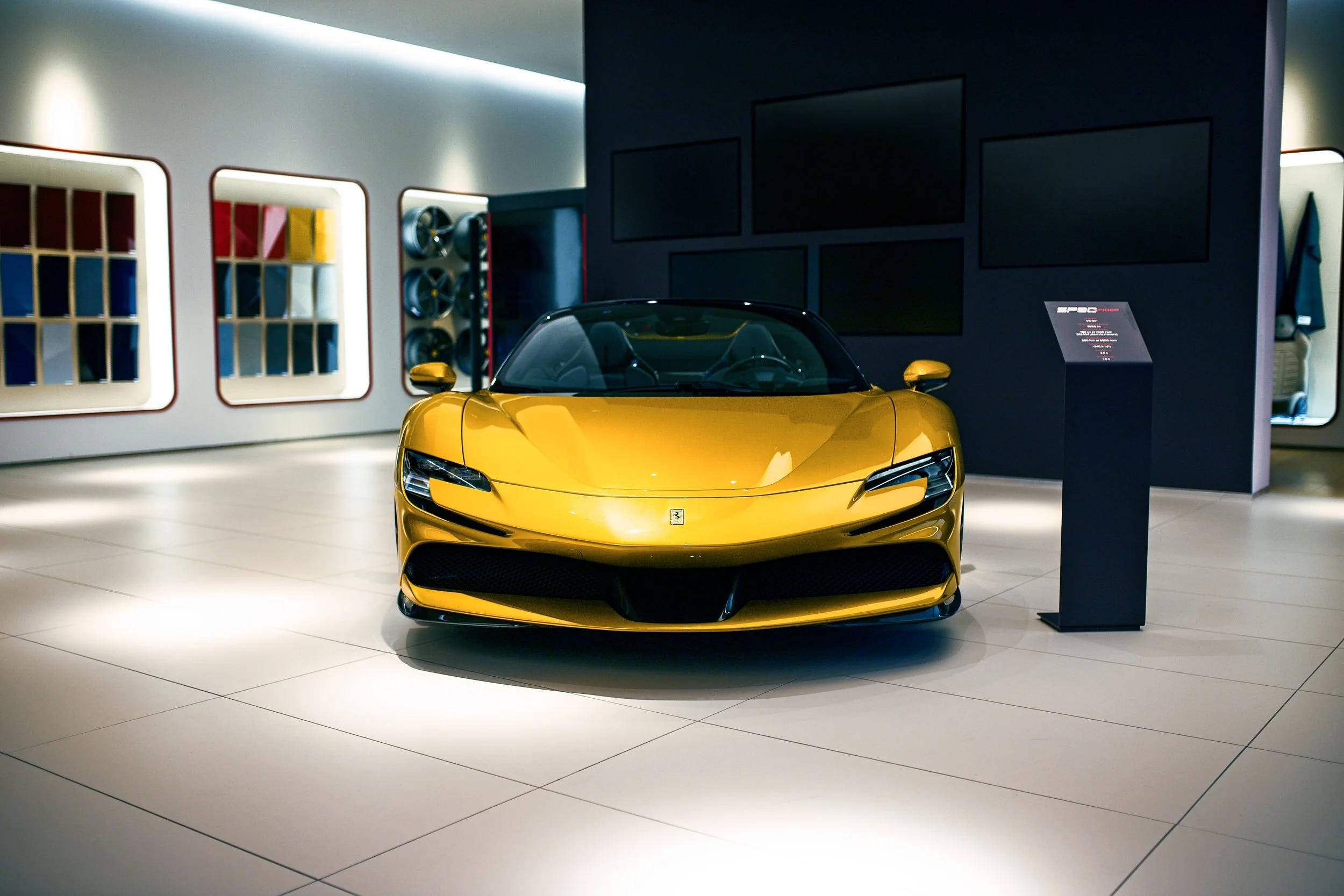 Commercial Asset Representation: Strategische Fahrzeugfotografie zur Wertsteigerung von Premium-Automobilen in Berlin.