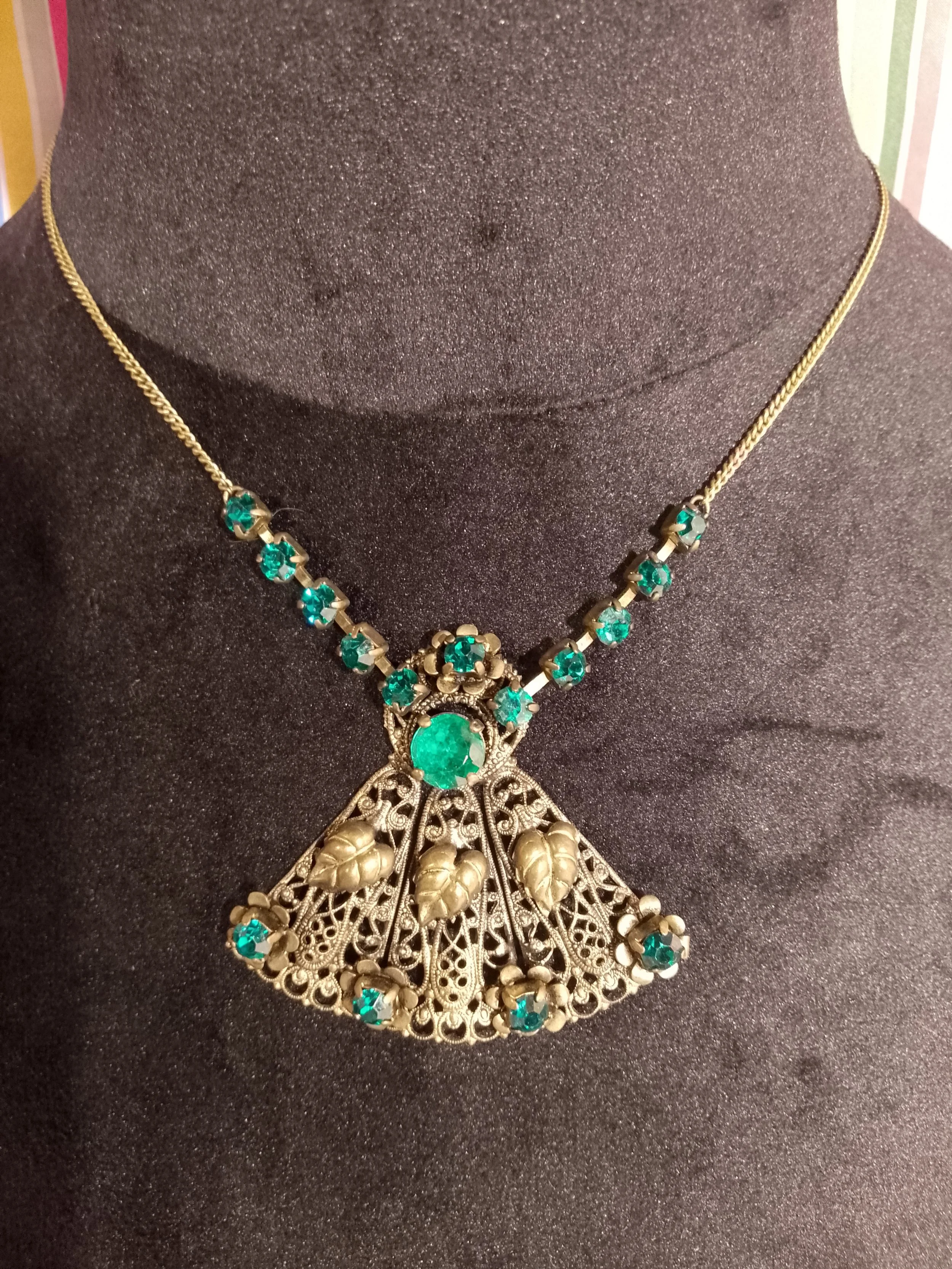 Art Nouveau style 1930's Green Glass Necklace