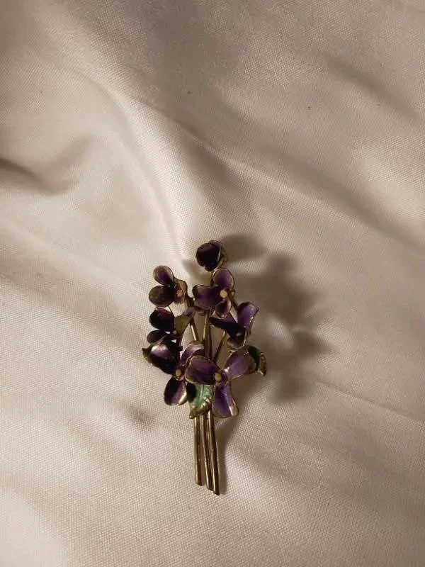 Edwardian Gold Plate & Enamel Violet Brooch.
