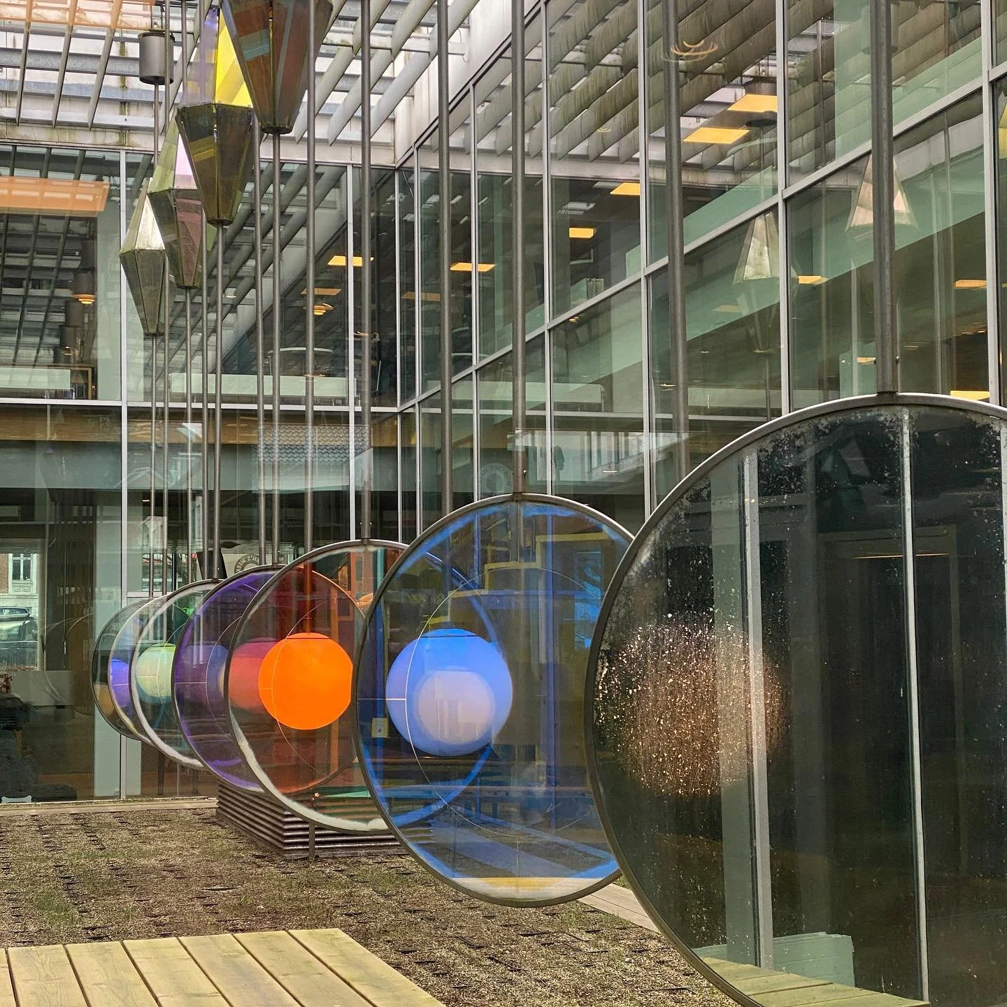 Louise og Nadja k&oslash;rte til Kolding for at m&oslash;des med Jens-Peter fra @bayerischer_rundfunk for at give et interview om vores nye album. Det er sp&aelig;ndende at vores musik kommer ud p&aring; det tyske marked. 

#danskesalmer #tirilil #gi