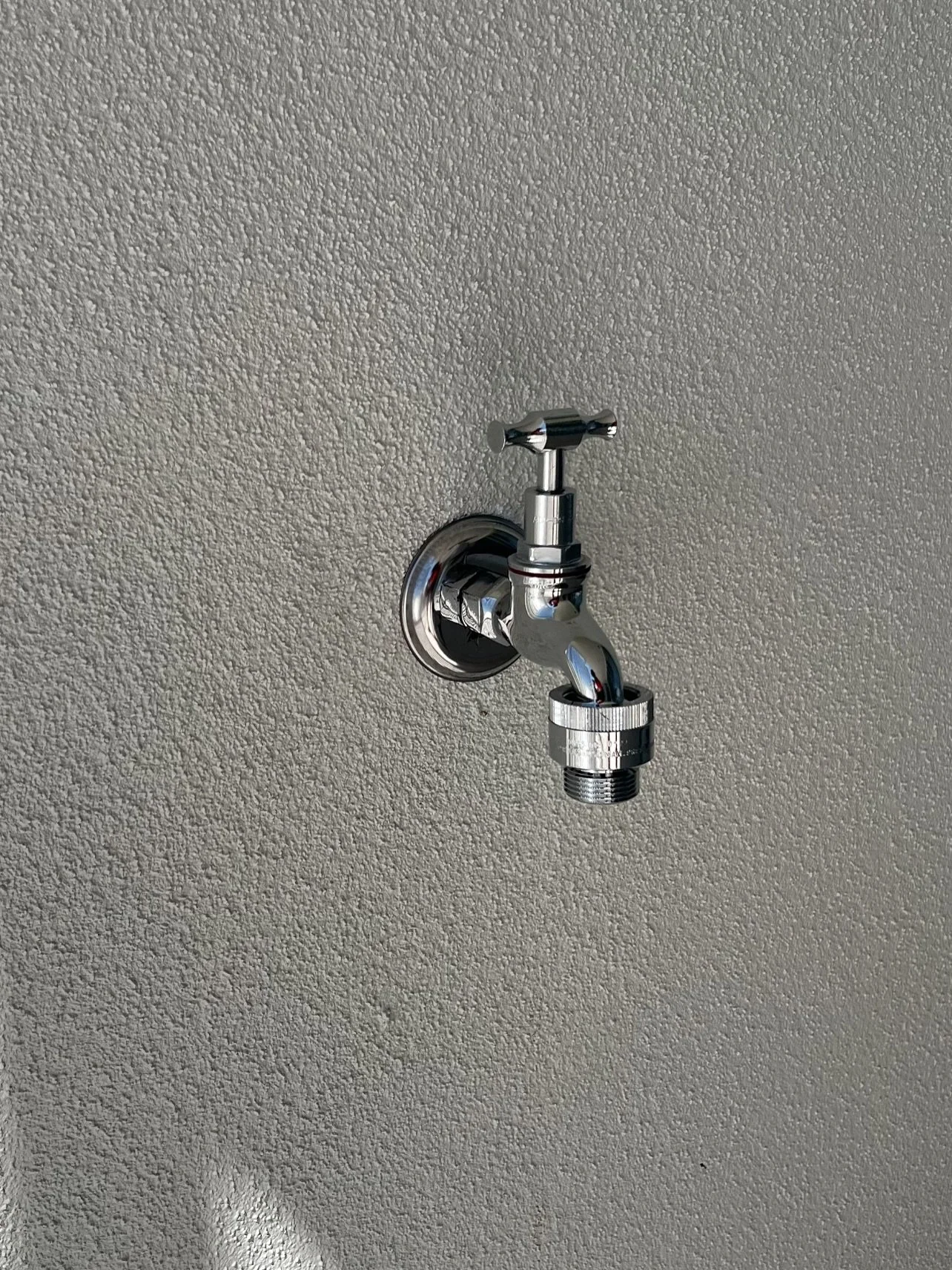 🚰 Ever noticed that little cap on your garden tap? It&rsquo;s a vacuum breaker, a tiny part doing a huge job!

✔ Prevents backflow into your pipes
✔ Keeps your water supply clean
✔ Protects your family without you even noticing

✅ Make sure you have