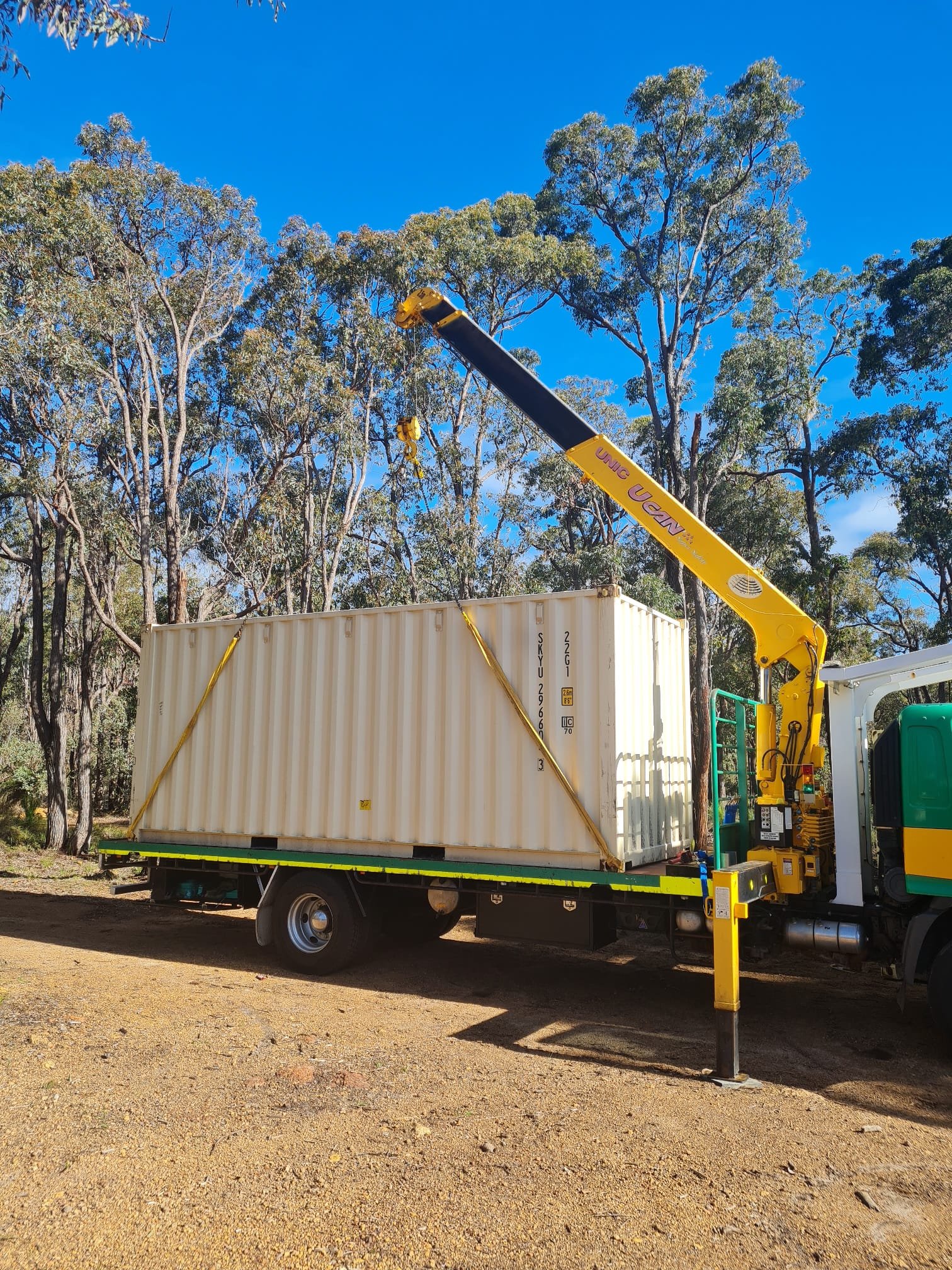 Slew Hiab Serices Perth crane truck hire, sea container, 20ft container, container storage perth
Green and Gold Hiab Hire
Wet Hiab Truck Hire