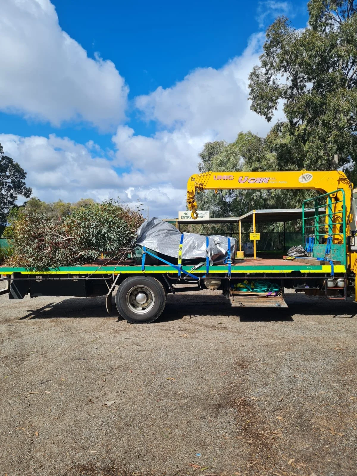Slew Hiab Services perth tree removal, perth tree relocation, perth tree delivery, Perth Armadale Line Alliance, Urban Conserve, Ellenby Nursery Tree Farm Bullsbrook
Green and Gold Hiab Hire
Wet Hiab Truck Hire