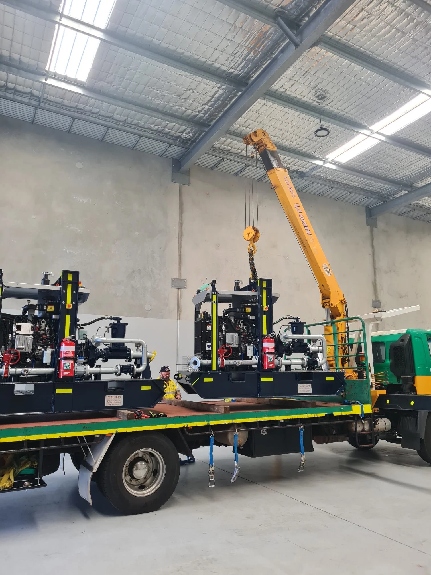 Slew Hiab Serices Perth, perth pump transport, perth bore pump transport, perth heavy machinery transport
Green and Gold Hiab Hire
Wet Hiab Truck Hire