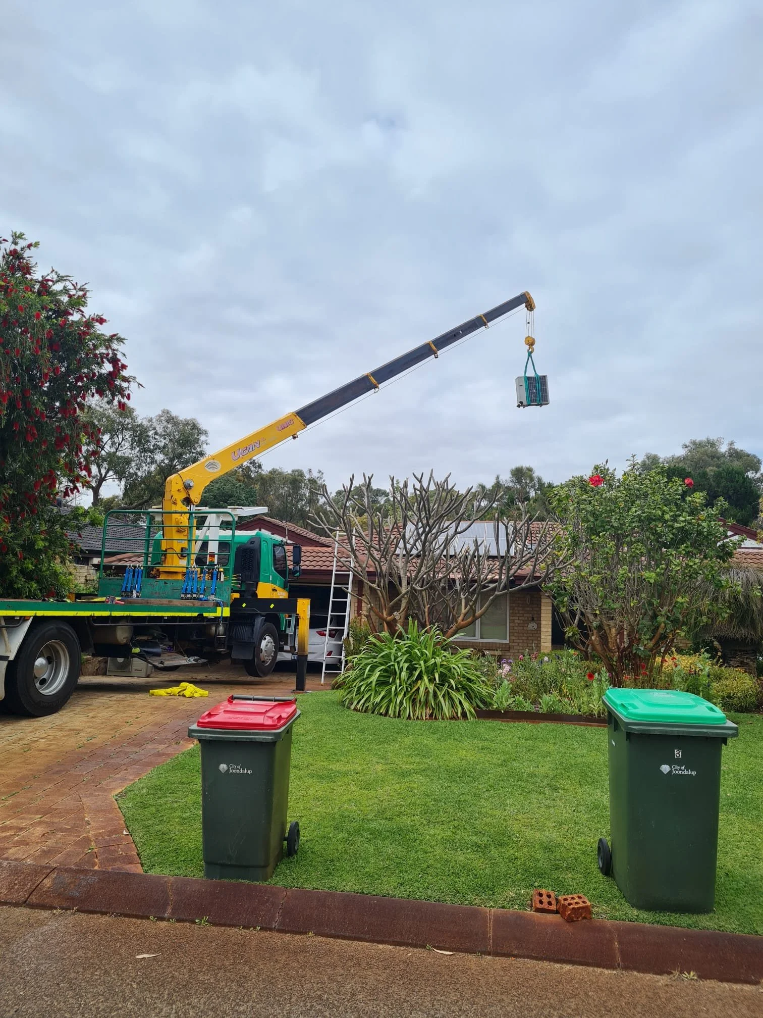 Slew Hiab Serices Perth, crane truck hire, perth aircon install, Project Airconditioning, commercial airconditioning
Green and Gold Hiab Hire
Wet Hiab Truck Hire