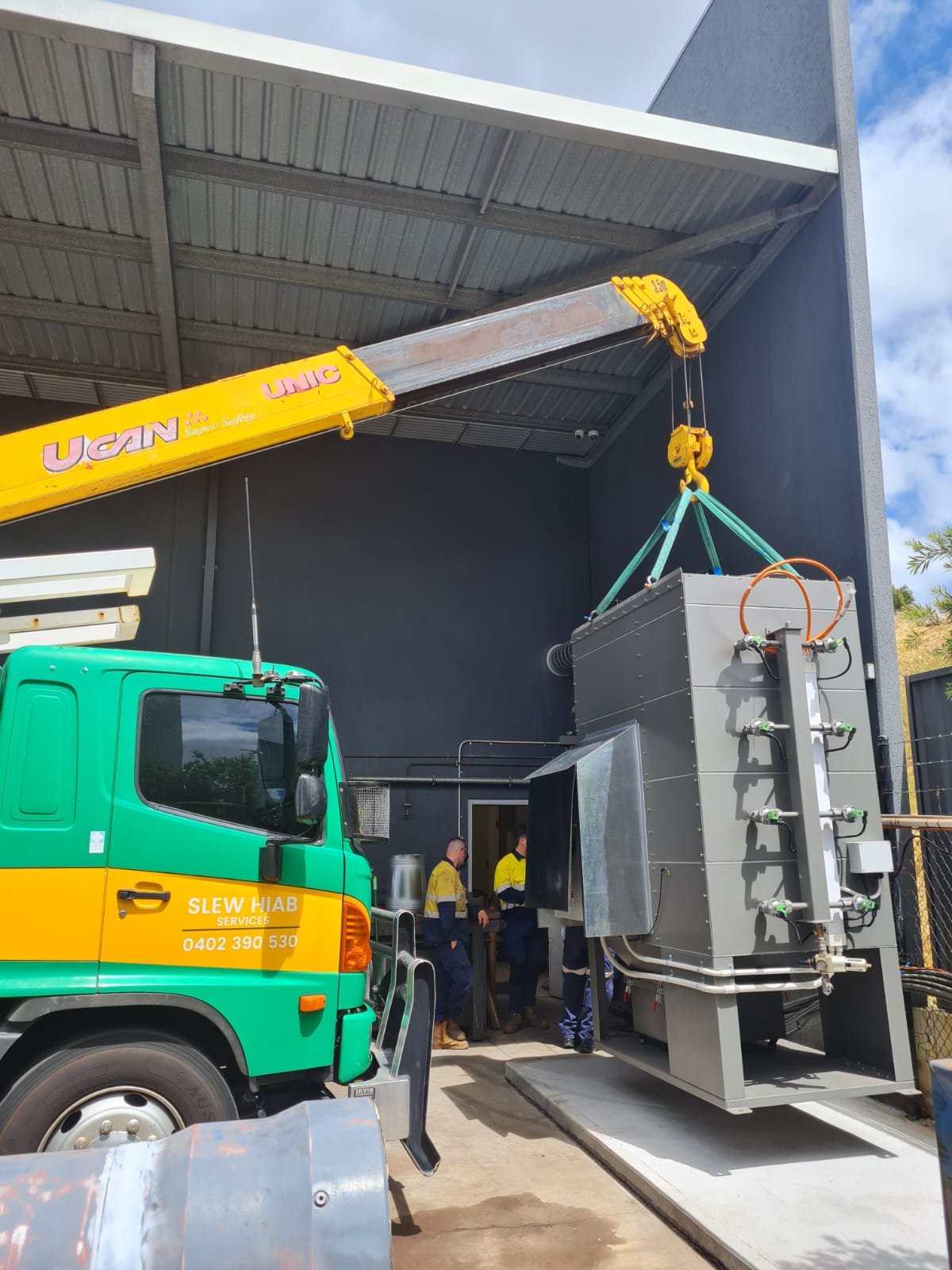 Slew Hiab Serices Perth, crane truck hire, perth dust collector installation, perth dust collector hiab transport, APCINFRA
Green and Gold Hiab Hire
Wet Hiab Truck Hire