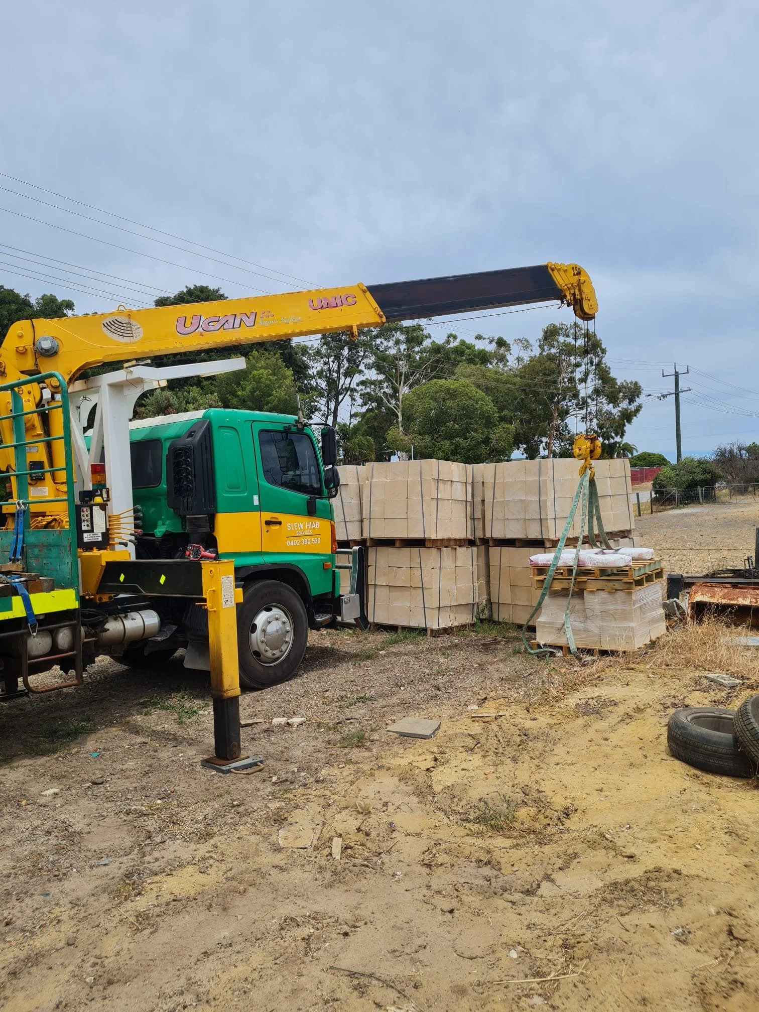Slew Hiab Serices Perth, crane truck hire, hiab truck building materials
Green and Gold Hiab Hire
Wet Hiab Truck Hire