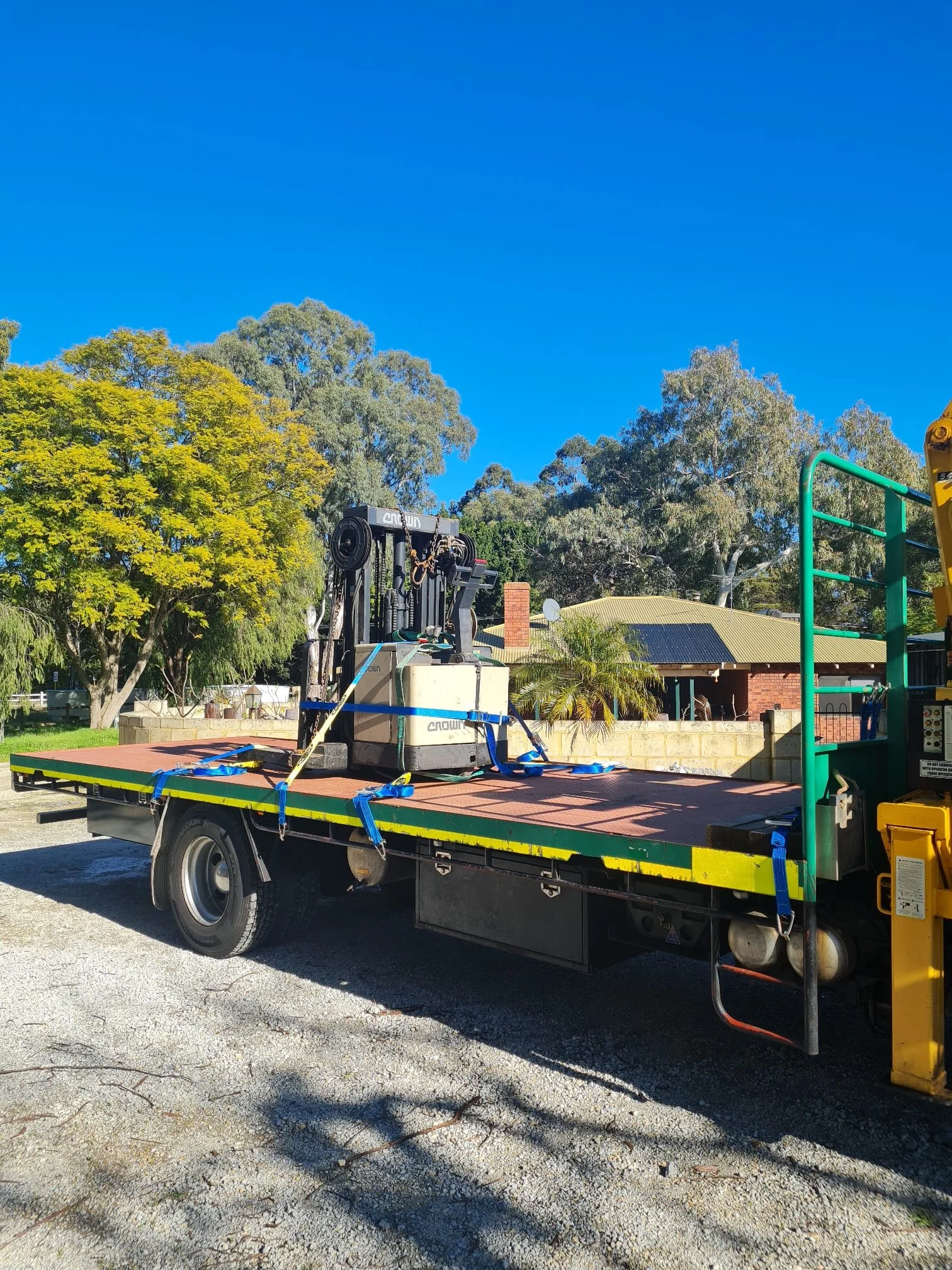 Slew Hiab Serices Perth, forklift transport delivery
Green and Gold Hiab Hire
Wet Hiab Truck Hire