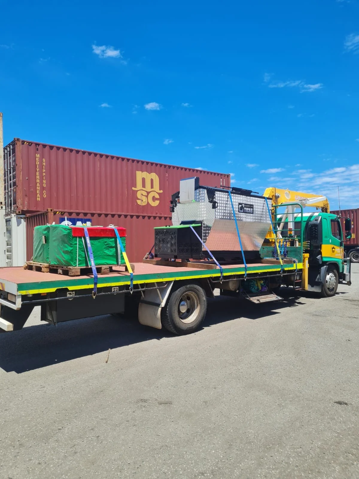 Slew Hiab Serices Perth, crane truck hire, machinery tansport, peth bandsaw transport
Green and Gold Hiab Hire
Wet Hiab Truck Hire