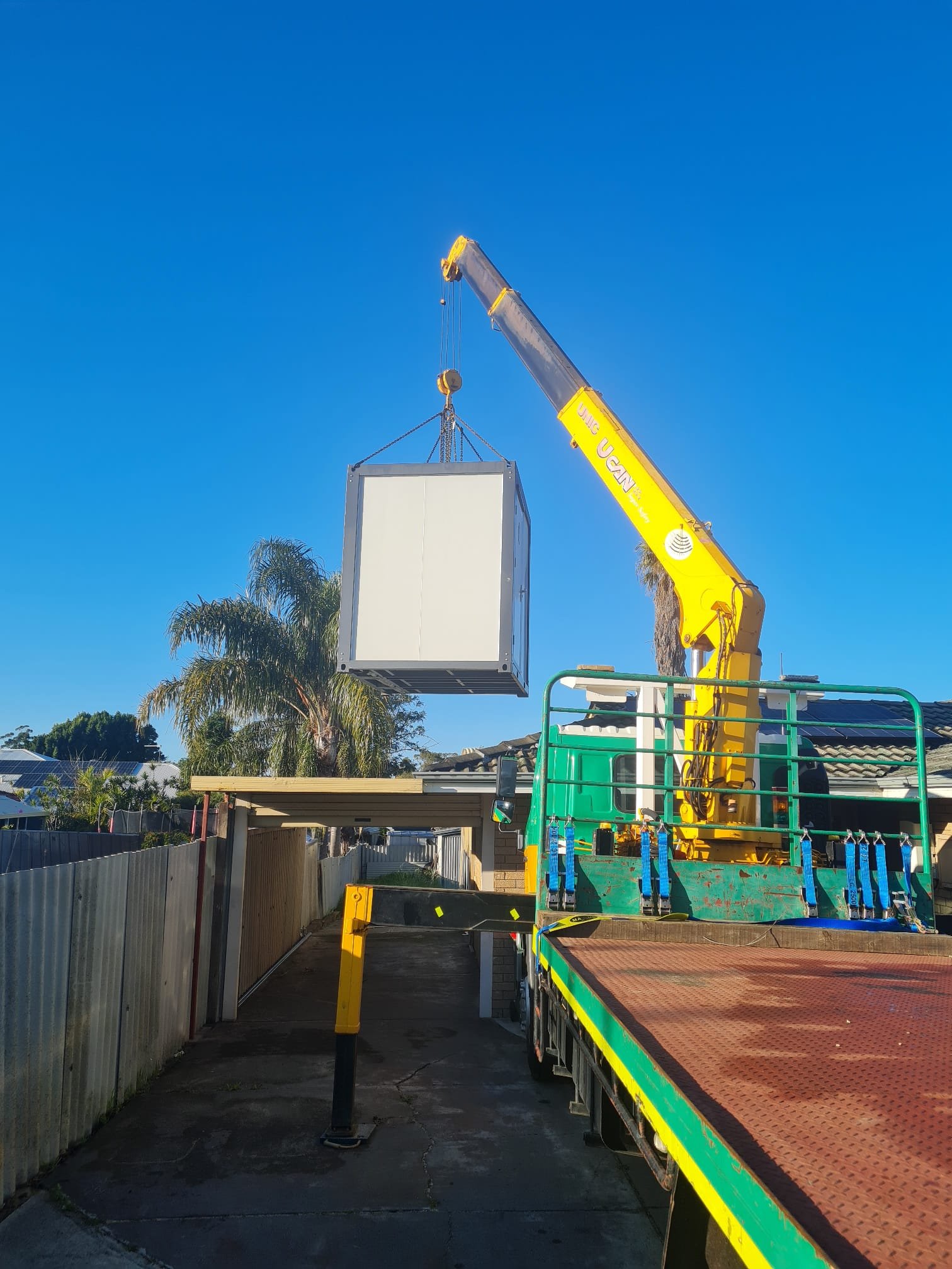 Slew Hiab Serices Perth portable office, portable building, portable toilet block, portable granny flat
Green and Gold Hiab Hire
Wet Hiab Truck Hire