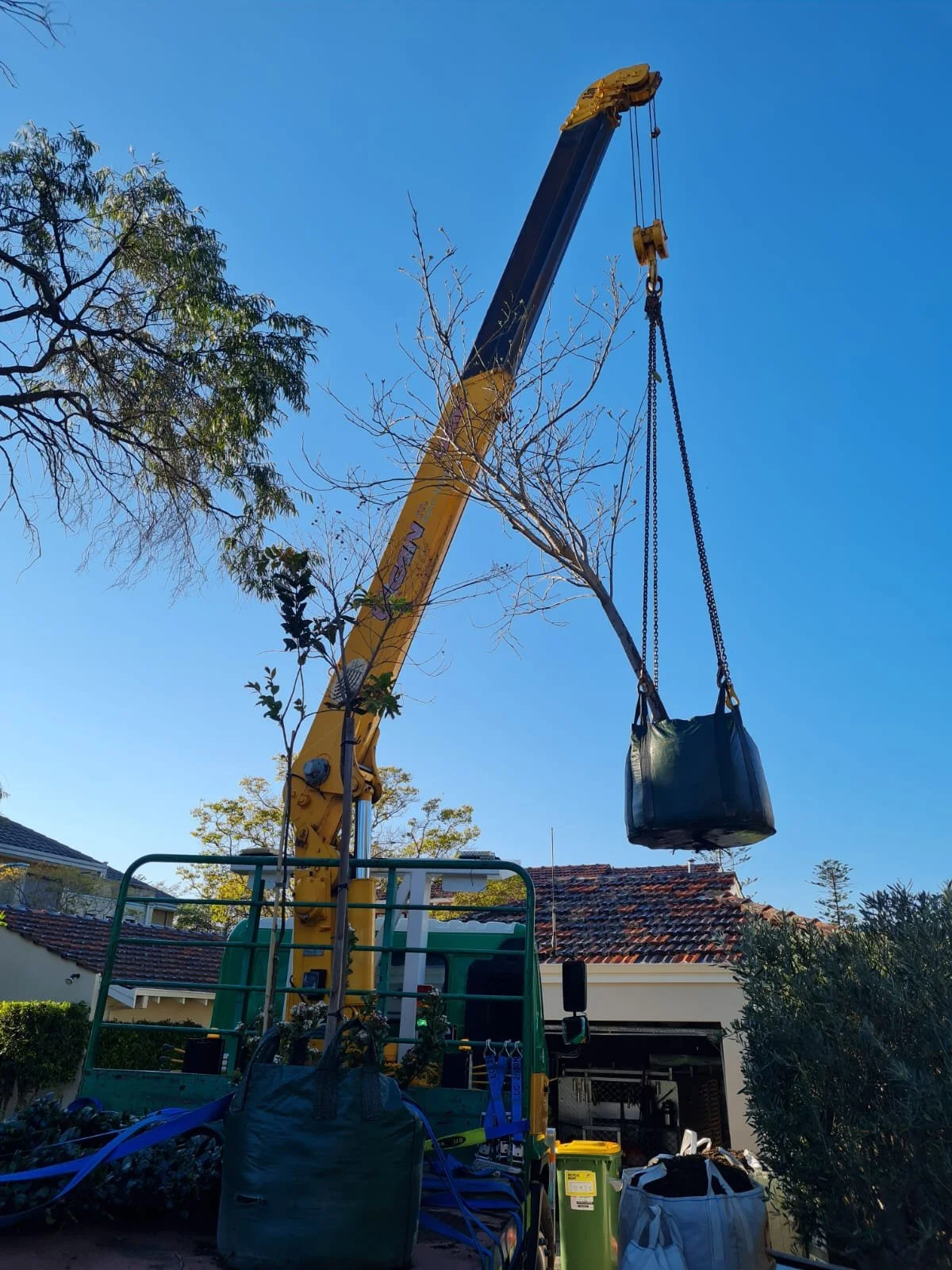 Slew Hiab Serices Perth, crane truck hire, perth tree relocation, perth sand and soil,
Green and Gold Hiab Hire
Wet Hiab Truck Hire