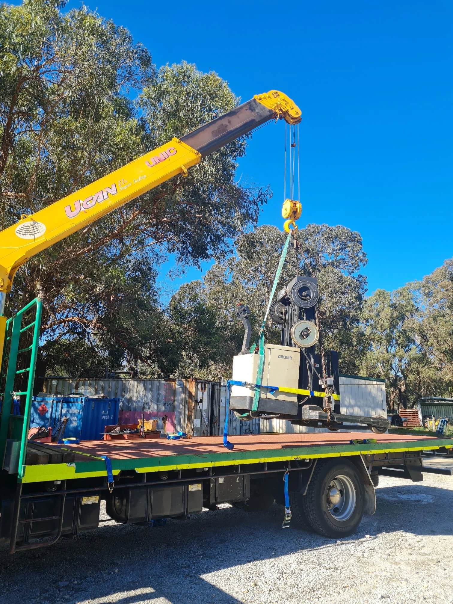 Slew Hiab Serices Perth crane forklift, perth forklift transport delivery
Green and Gold Hiab Hire
Wet Hiab Truck Hire