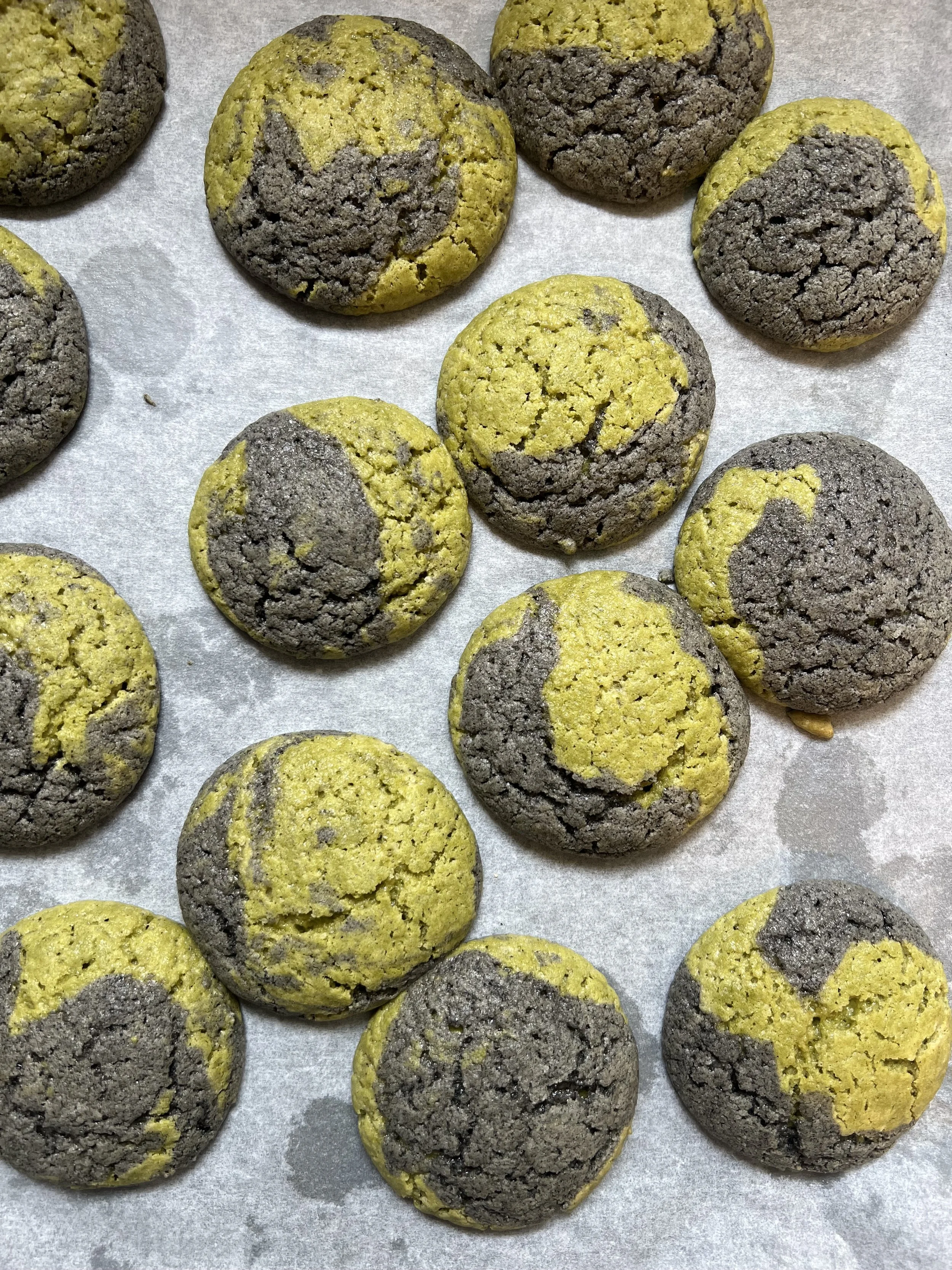 Cookies Matcha Sésame Noir - Cuisine Végétarienne - Cheffe privée - Retraite de Yoga
