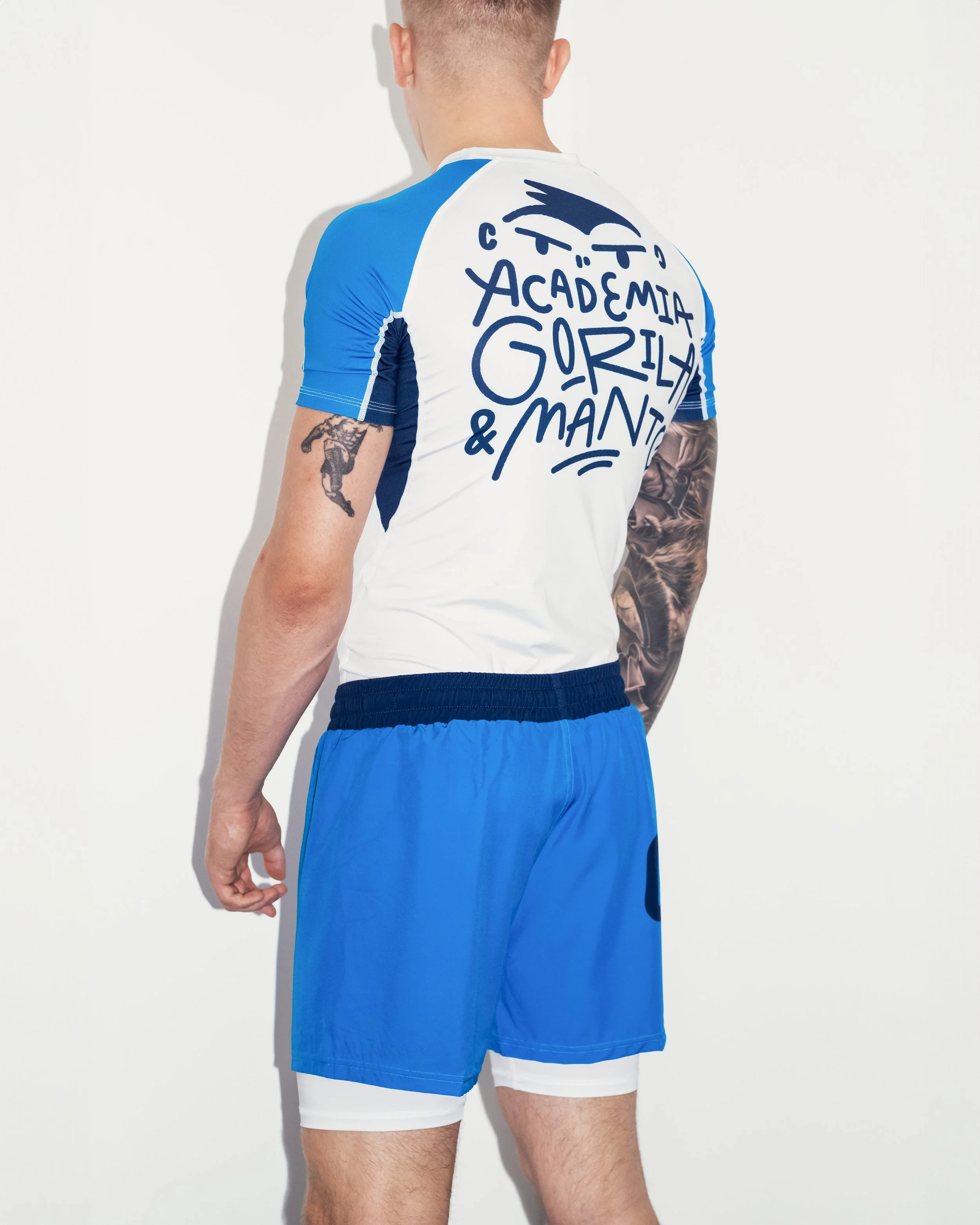 01-AG-Merch-9915-WEB.jpg
