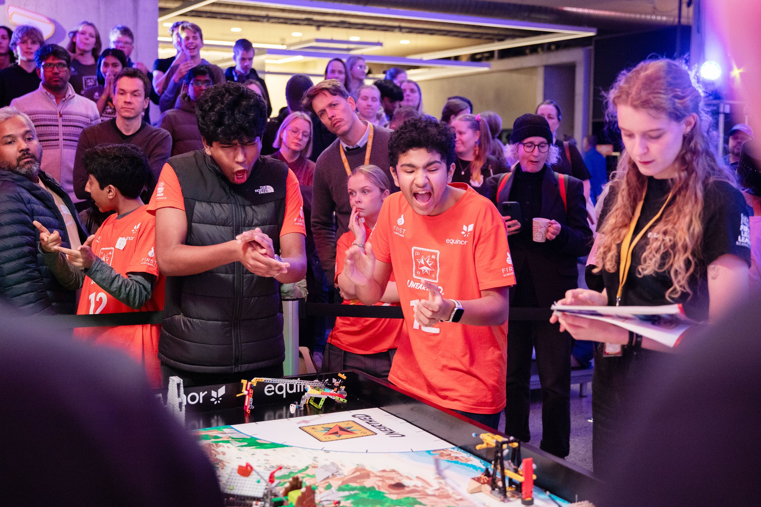 Engasjerte FIRST LEGO League deltagere.