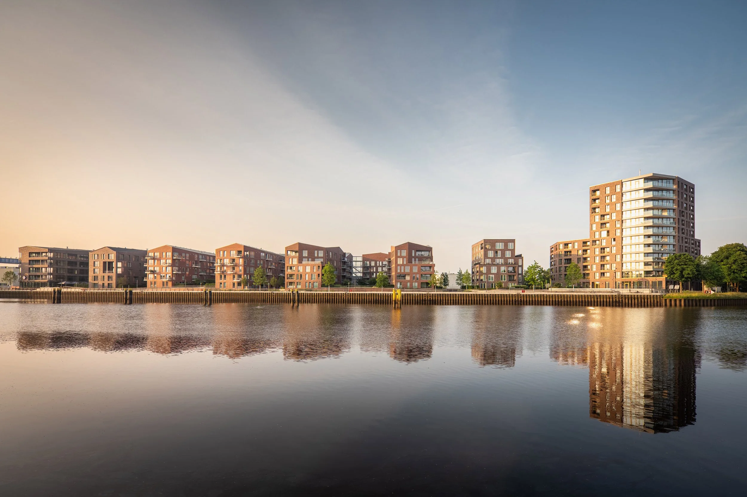 Wohnhäuser am Hafen