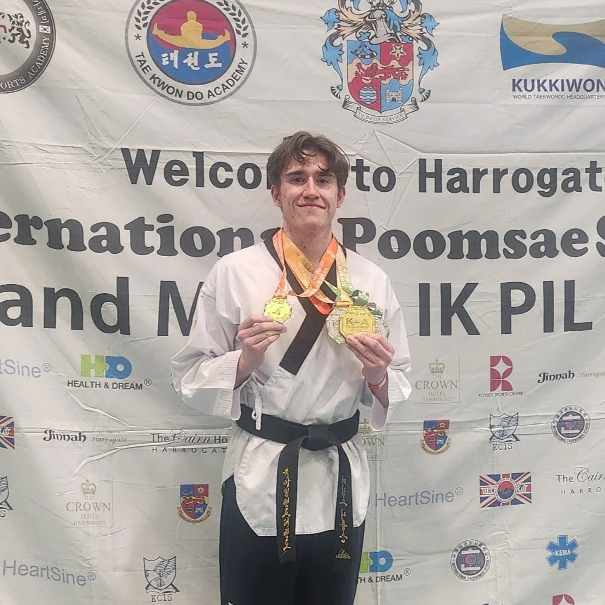 🏅 𝗕𝗹𝗶𝗻𝗴 𝗶𝗻 𝗛𝗮𝗿𝗿𝗼𝗴𝗮𝘁𝗲! 🏅
Yesterday, James successfully competed in the KTA 10th Mayor&rsquo;s Cup and Hanmadang in Harrogate. Thank you to Elite Martial Arts Academy, Ascend Taekwondo and Win Taekwondo Academy for the loan of your pl