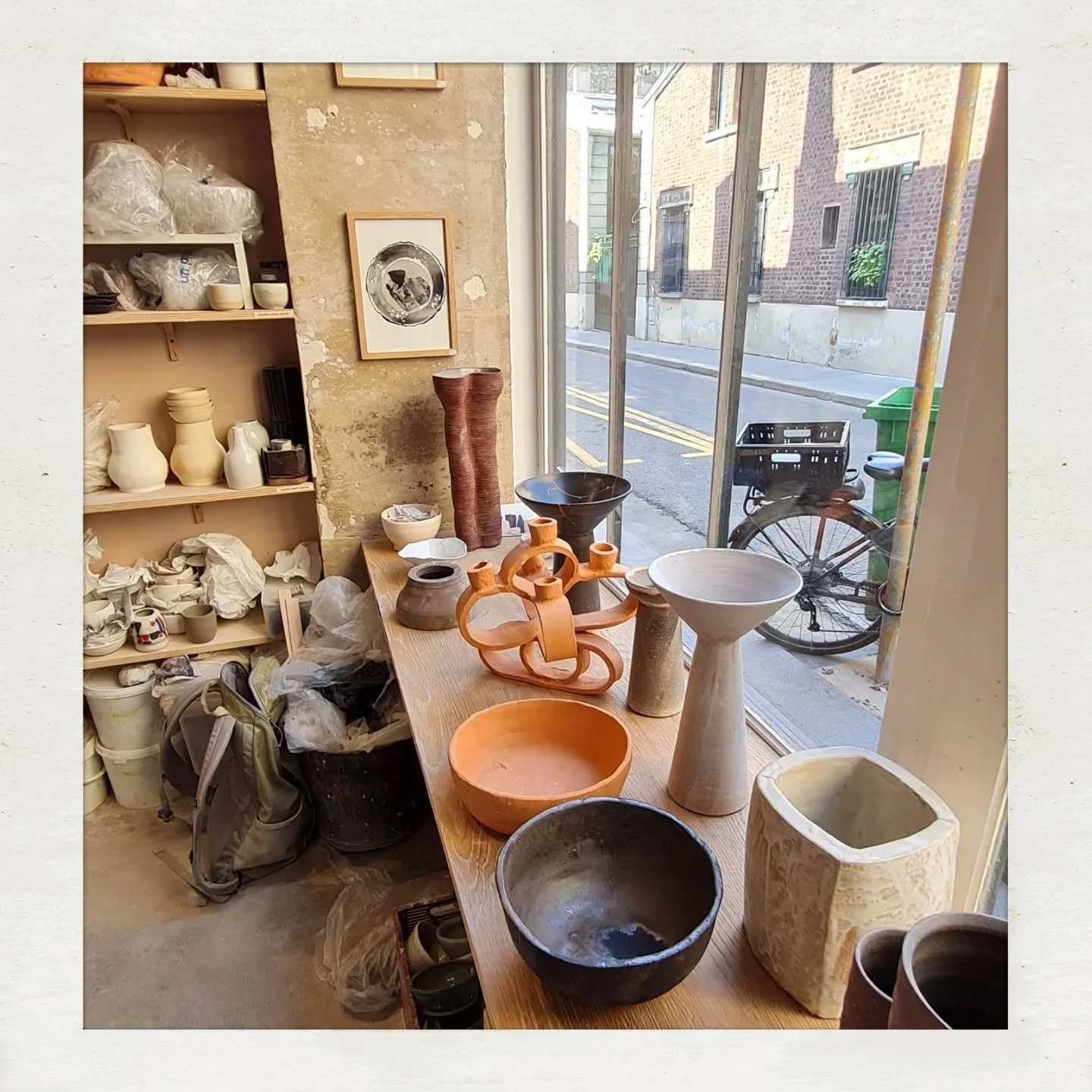 Internship with @mad_morio Part I

2020 I did a wheel-throwing course with Mad Morio in Paris. Doing an internship with her has been one of my dreams since I left Paris in 2021. She combines artistic, technical and analytical thinking to design her c