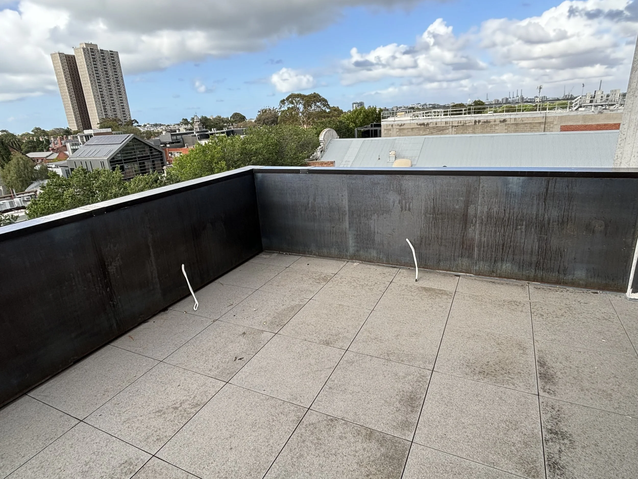 steel and corten railing for rooftop