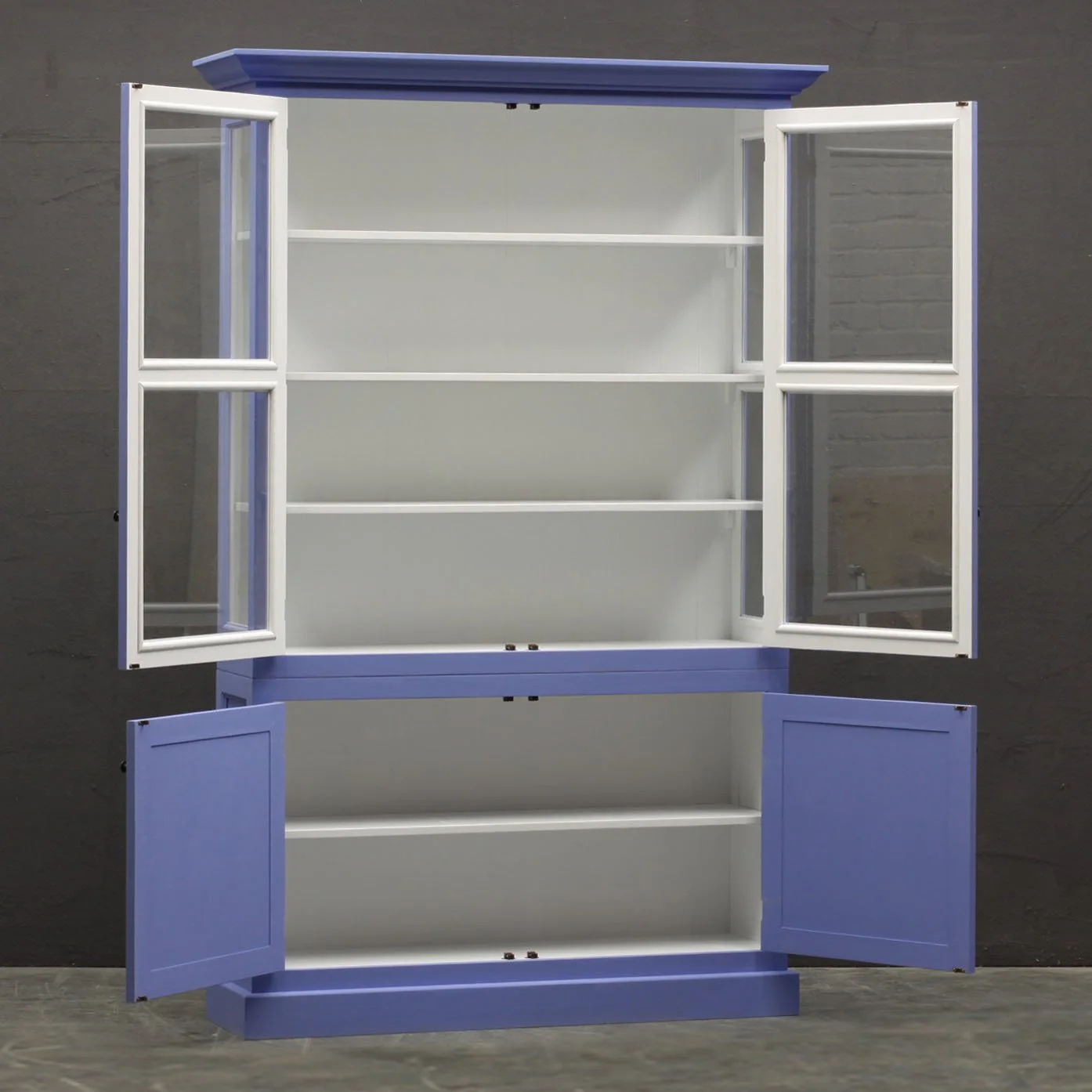 2017-Vitrinenschrank-Blue-02.JPG