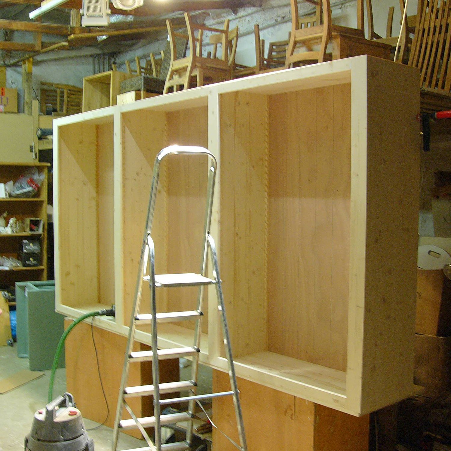 2008-weisser-Buecherschrank-04.JPG