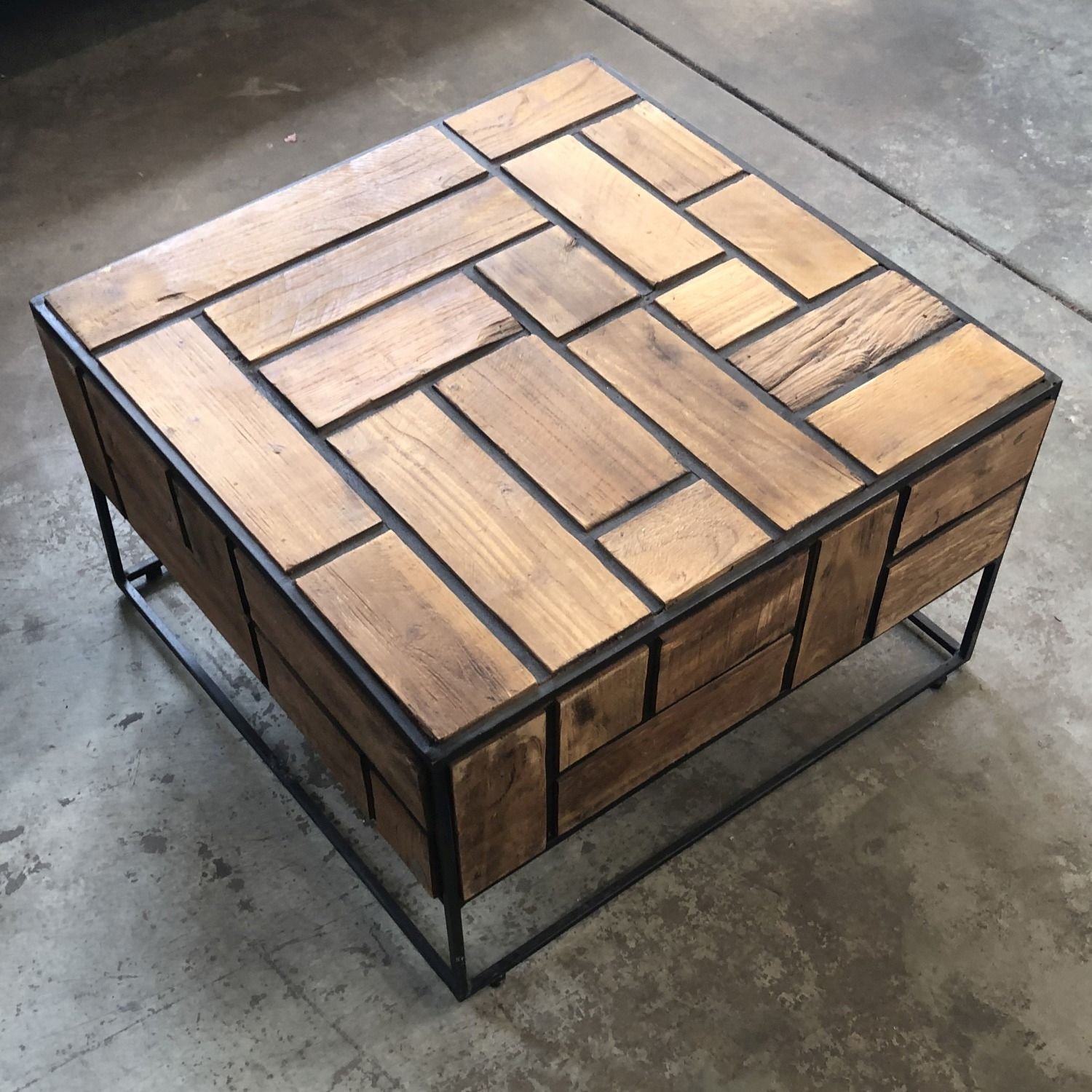 D-Bodhi_51MO770020-Couchtisch-Teak-Metall-02.jpg
