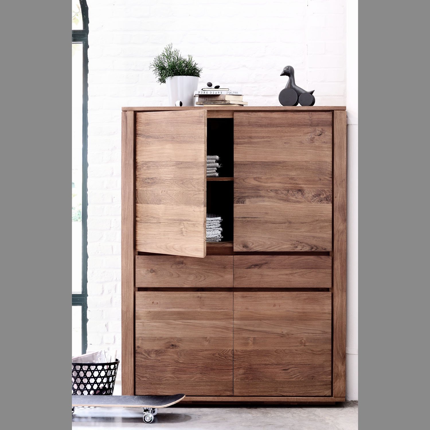 1010329-Ethnicraft-Teak-Schrank-Elemental-4-Türen-2-Schubladen-119x40x160_02.jpg