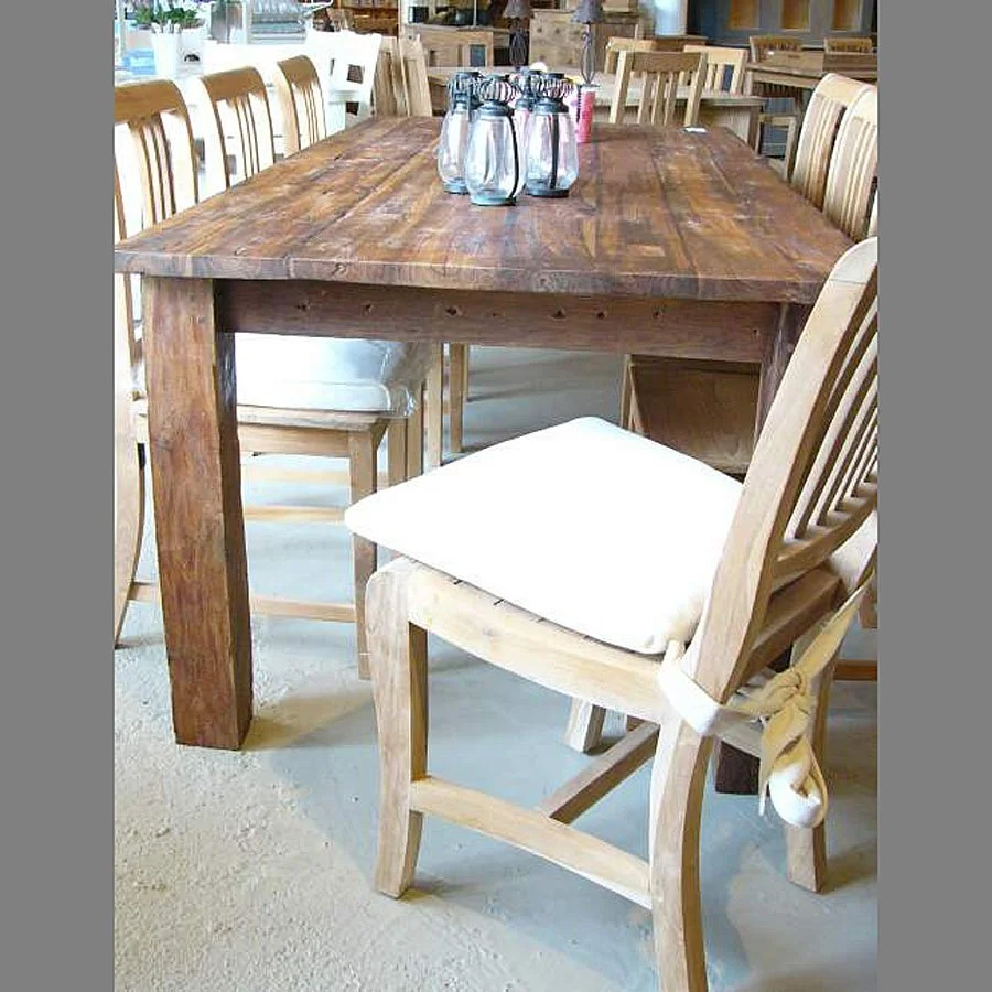 2004-Heidestr_wohnen_Tisch_Stuhl.jpg