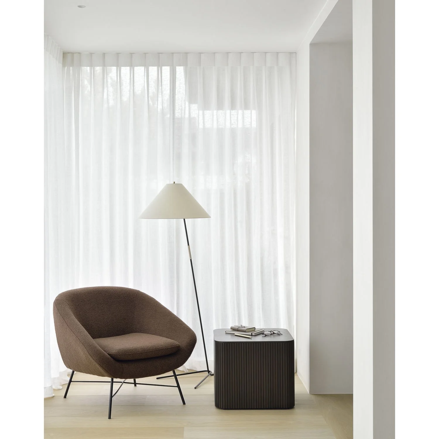 20133_Barrow_lounge_copper_35004_Roller_Max_side_table_square_WEB.jpg