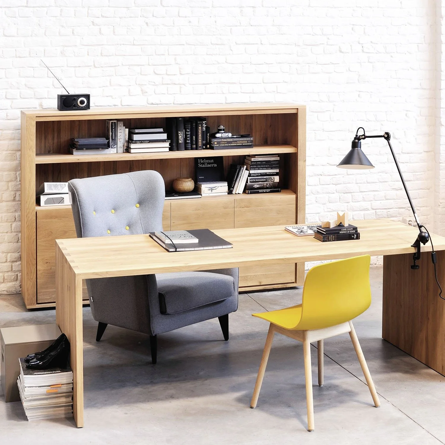 1051379-Ethnicraft-Eiche-Sideboard-Shadow-hoch-4-Türen-203x45x139,5_01.jpg