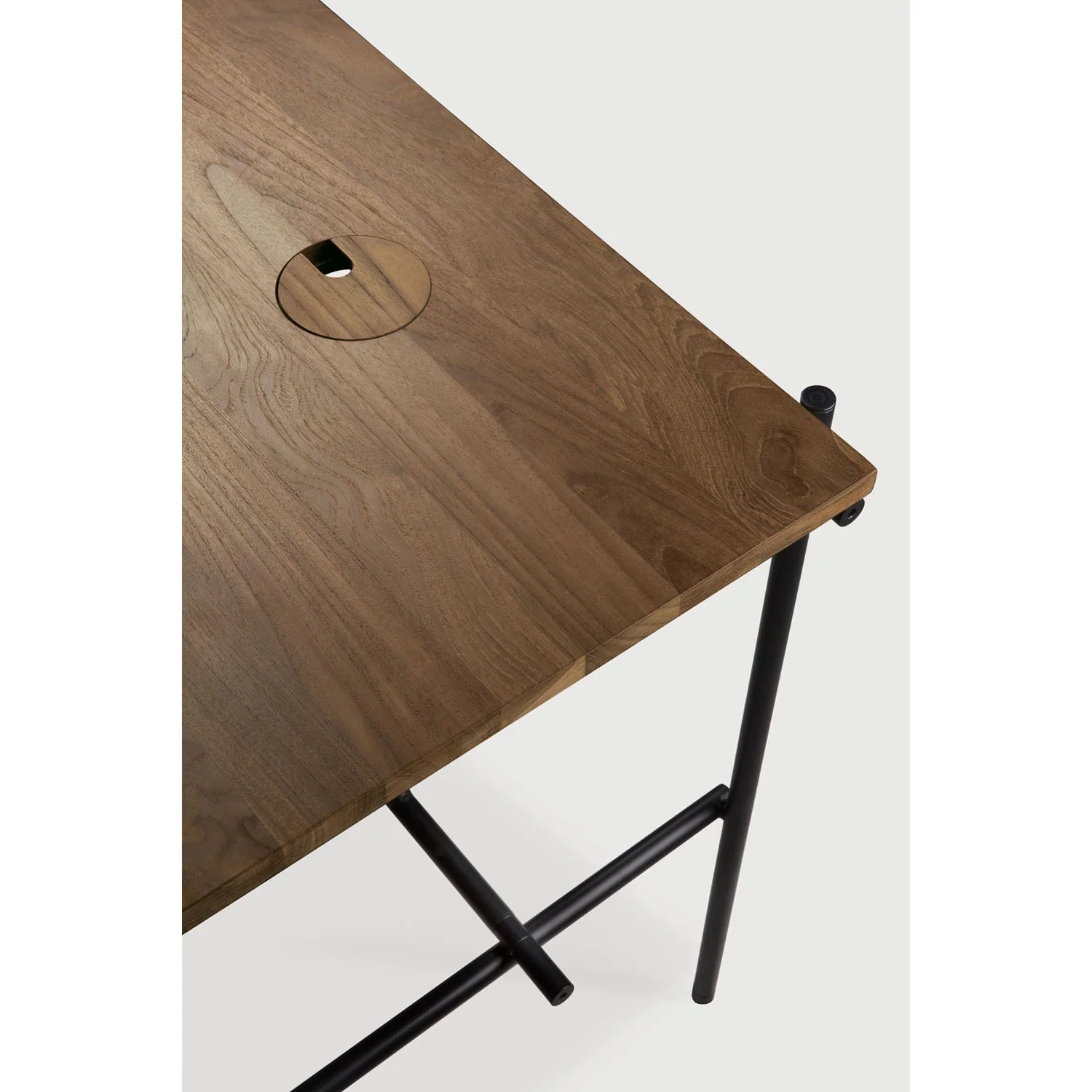 1010129_Oscar_desk_varnished_teak_det01_HQ.jpg