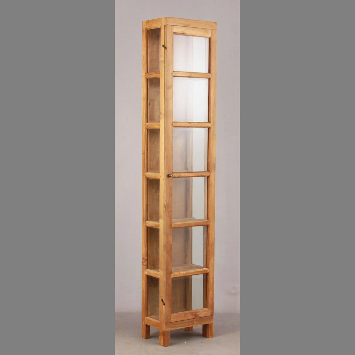 OT-Design-schmale-Vitrine-01.jpg