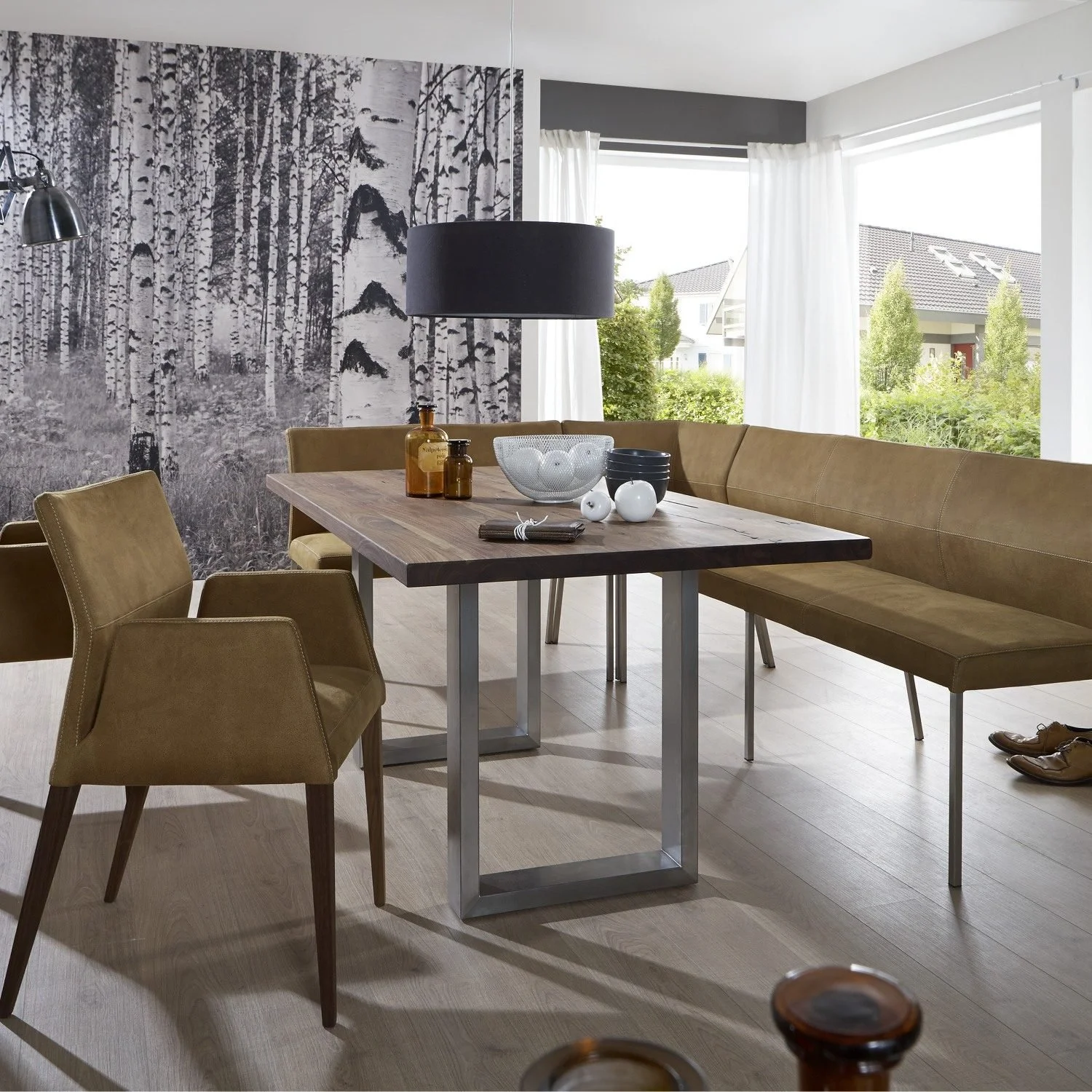 Nouvion-Gruppe-117-Tisch-Nussbaum-D1-Lennox-Bank-Stuhl.jpg