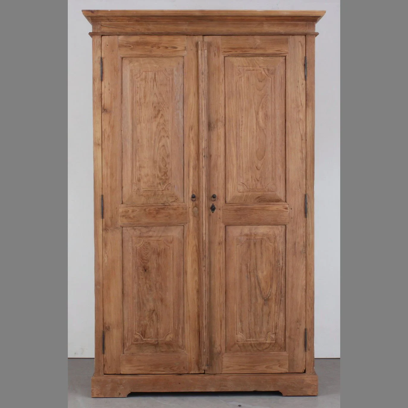 JenE-Erosie_kast_erosie_2Dkleiderschrank_1920_euro.jpg
