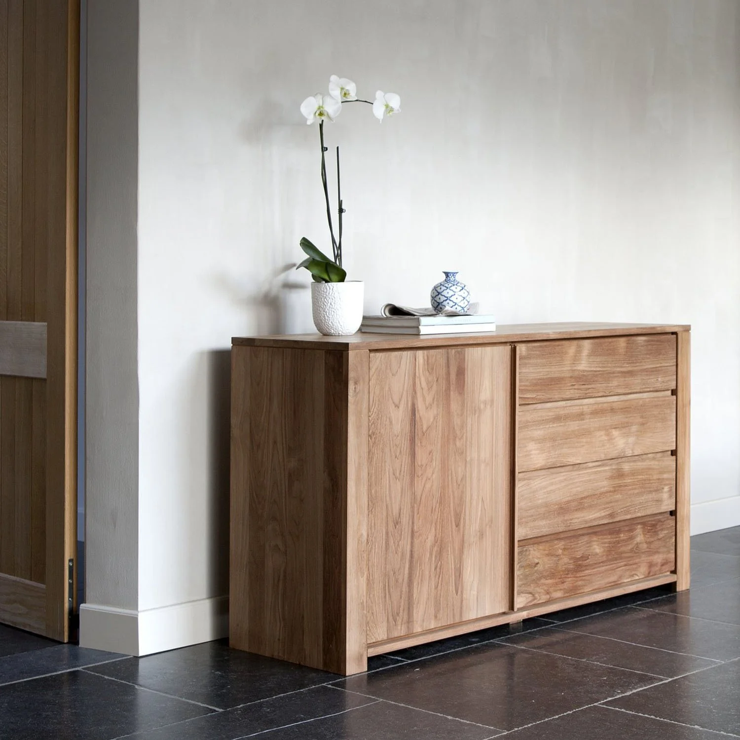 1015335-Ethnicraft-Teak-Sideboard-Lodge-1-Tür-3-Schubladen-146X46X84_04.jpg