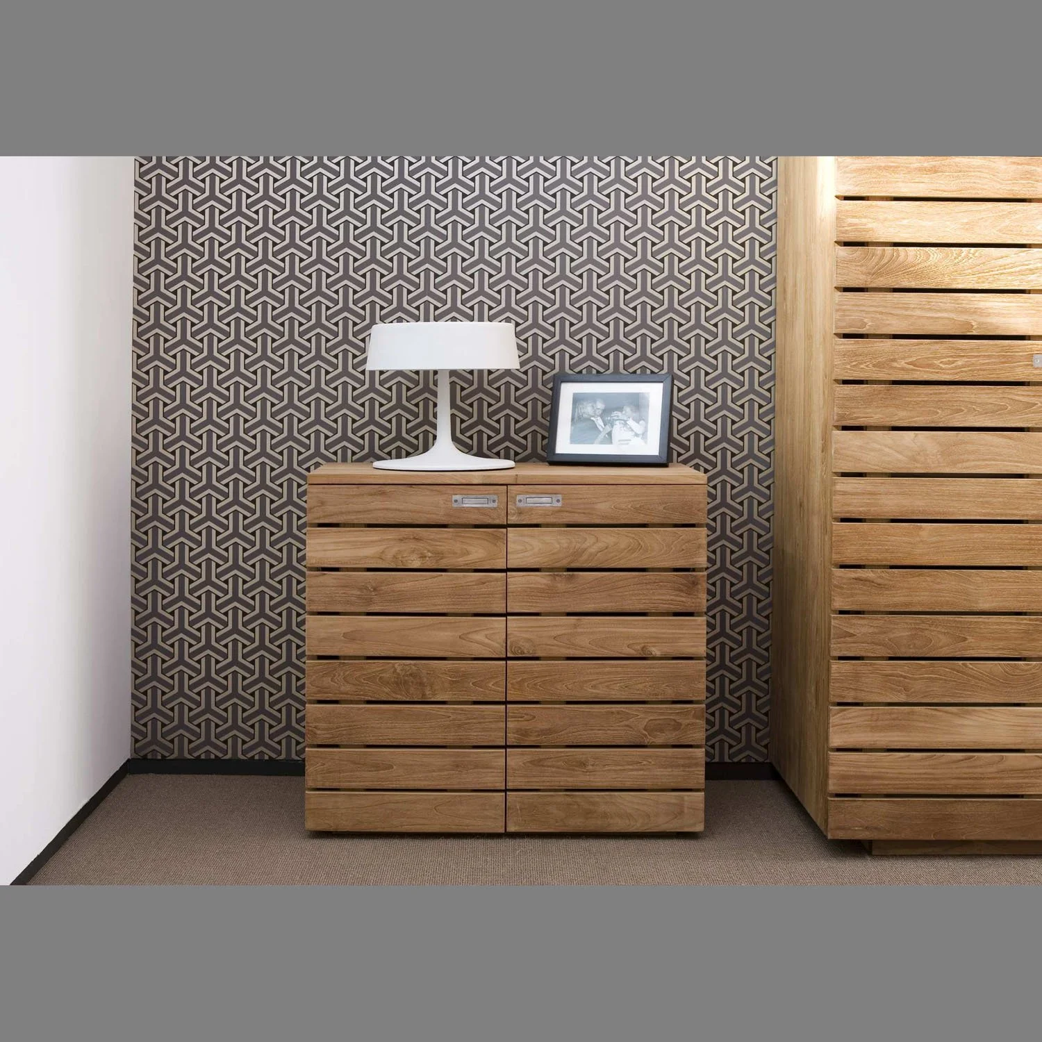 ethnicraft-horizon-teak-_1010605-Ethnicraft-Teak-Regal-Schuhregal-Horizon-2-Türen-1-Schublade-innen-80X40X75_02.jpg