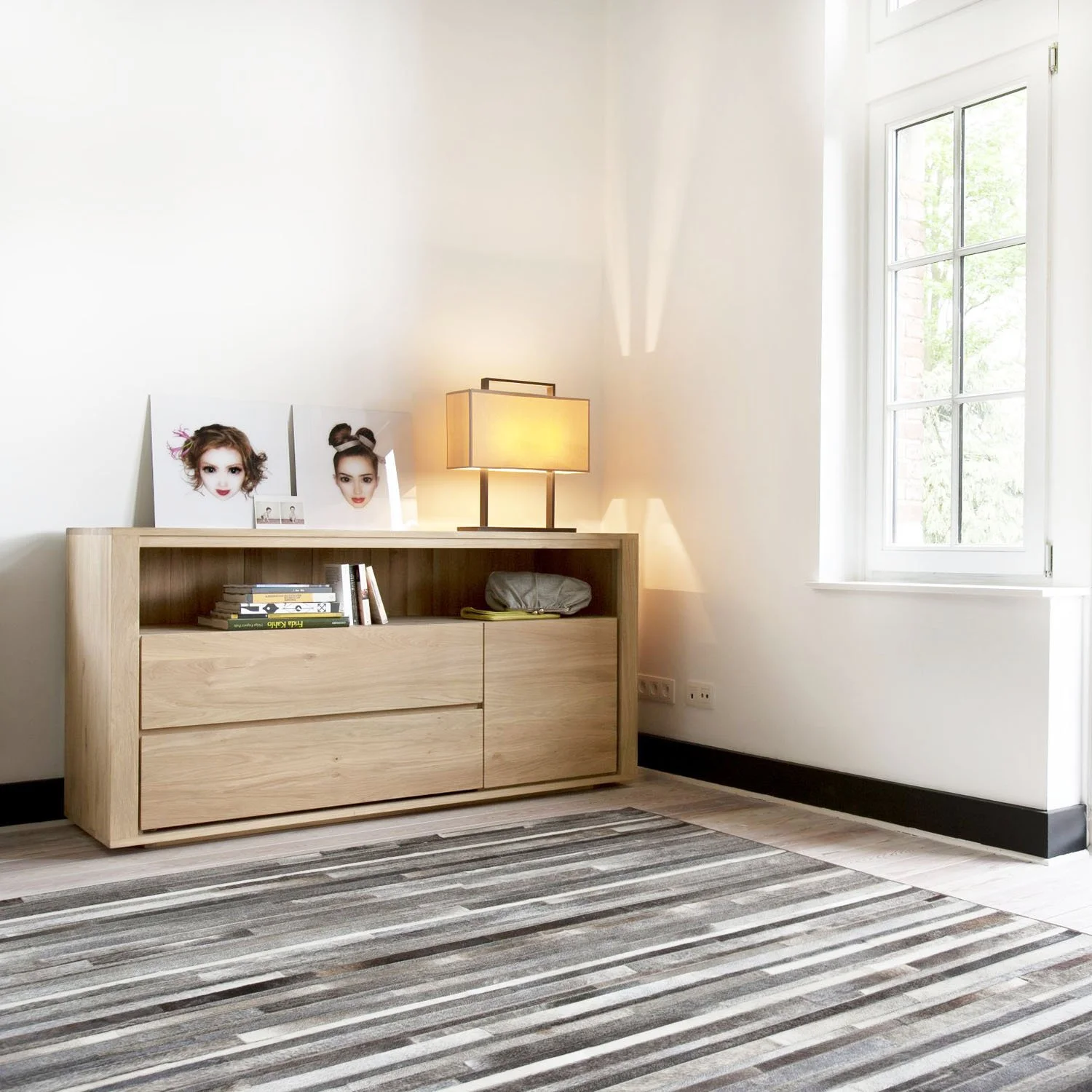 1051186-Ethnicraft-Eiche-Kommode-Shadow-2-Schubladen-1-Tür-160x50x83,5_03.jpg