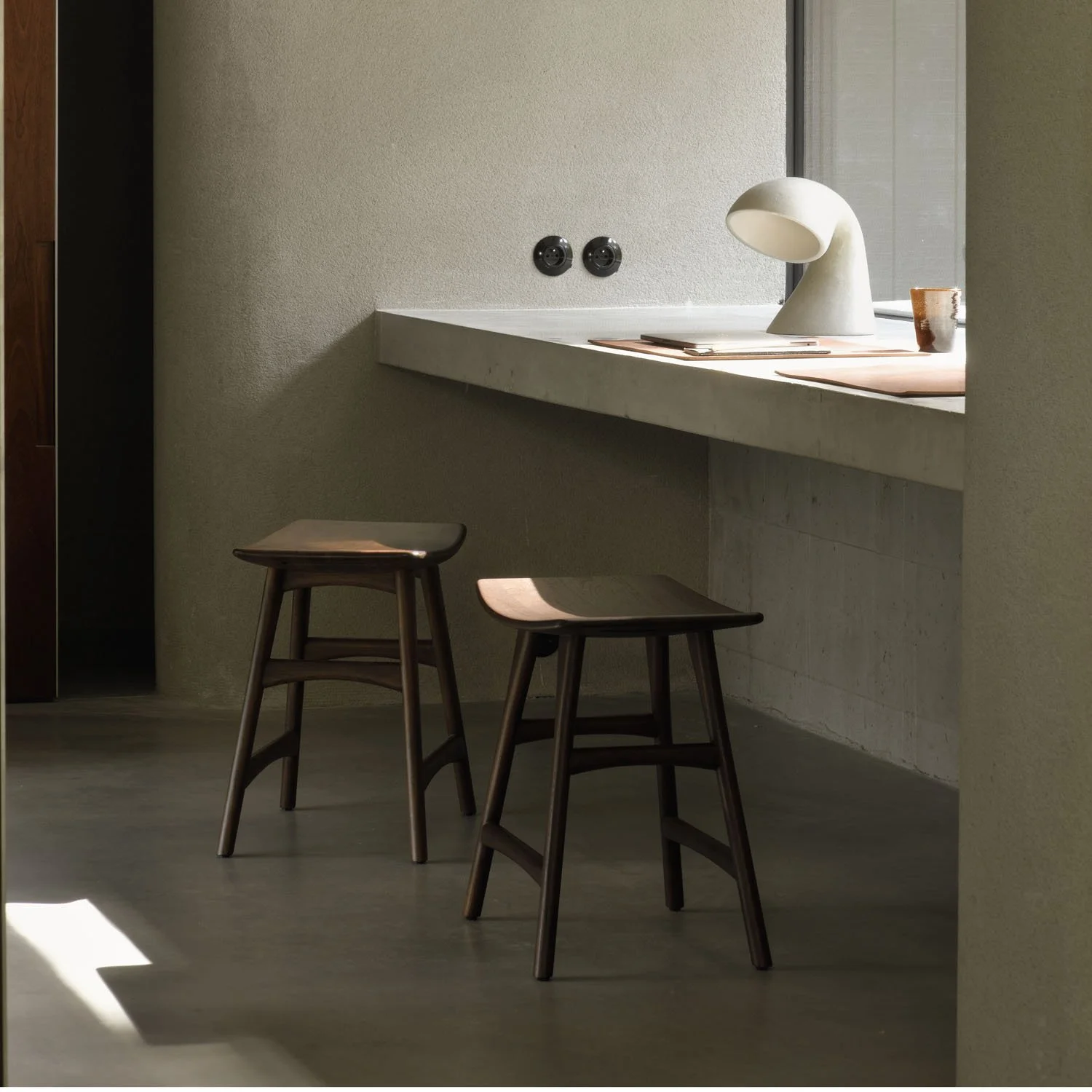 ethnicraft_1010177_Osso_stool_teak_brown_HQ.jpg
