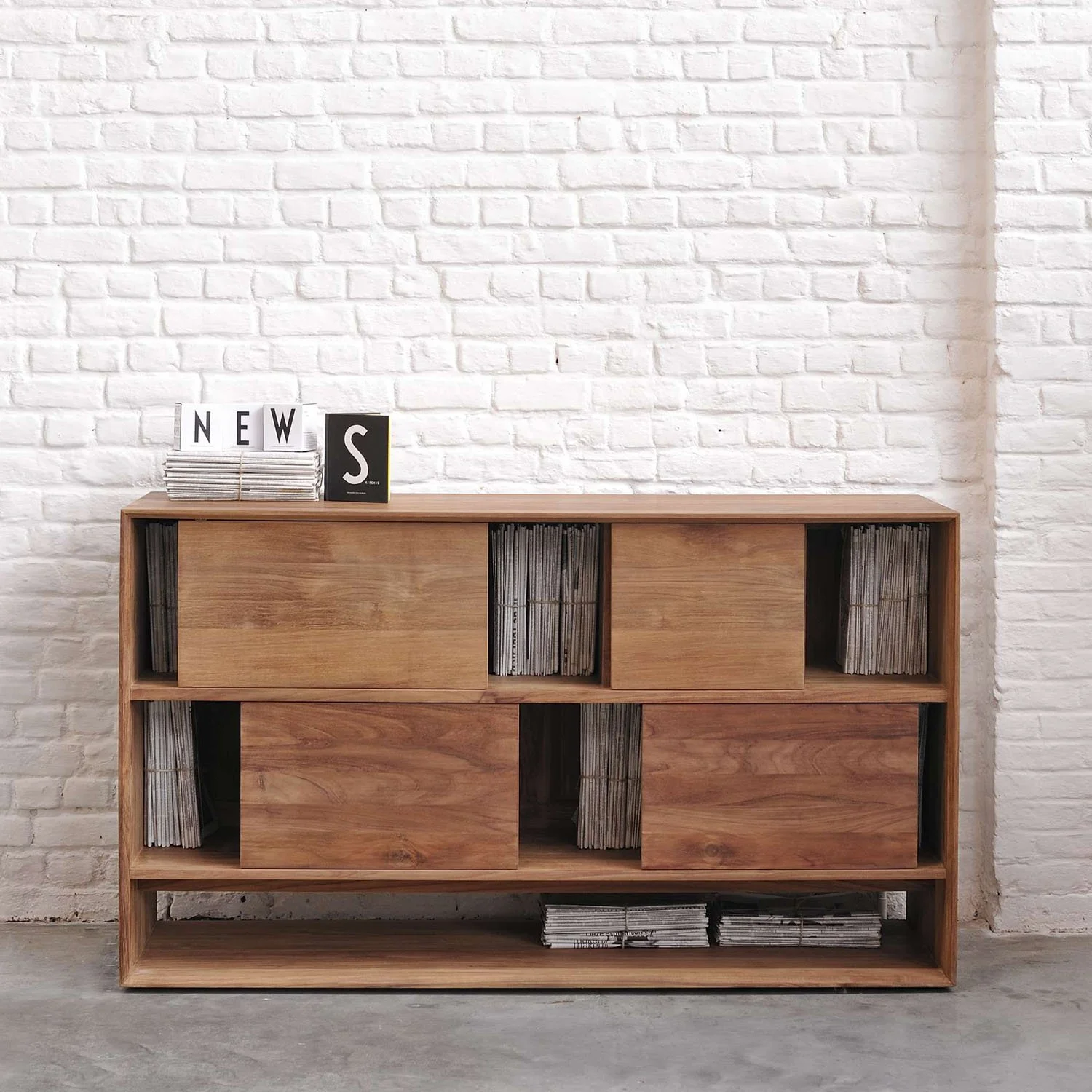 1011443-Ethnicraft-Teak-Regal-Nordic-4-Schiebetüren-160x46x92_04.jpg