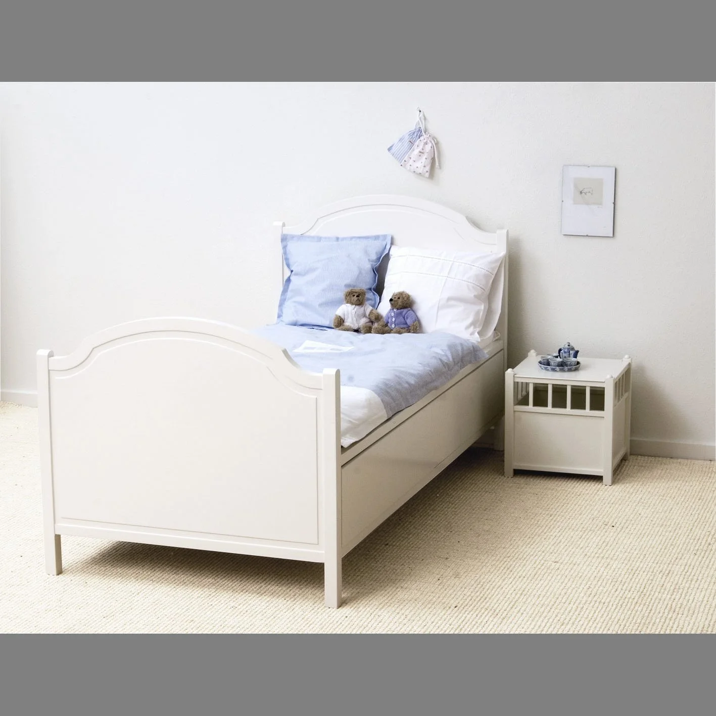 oliver-furniture_021413.jpg
