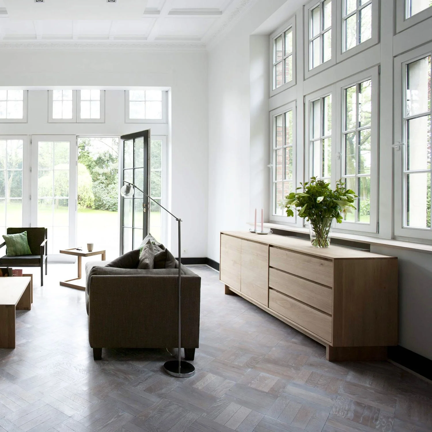 1051451-Ethnicraft-Eiche-Sideboard-Wave-_03.jpg