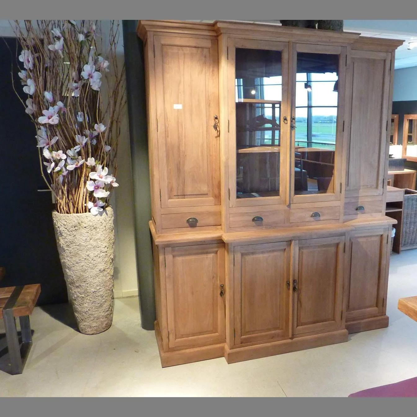 Jene-E-Schrank-Stufen.jpg