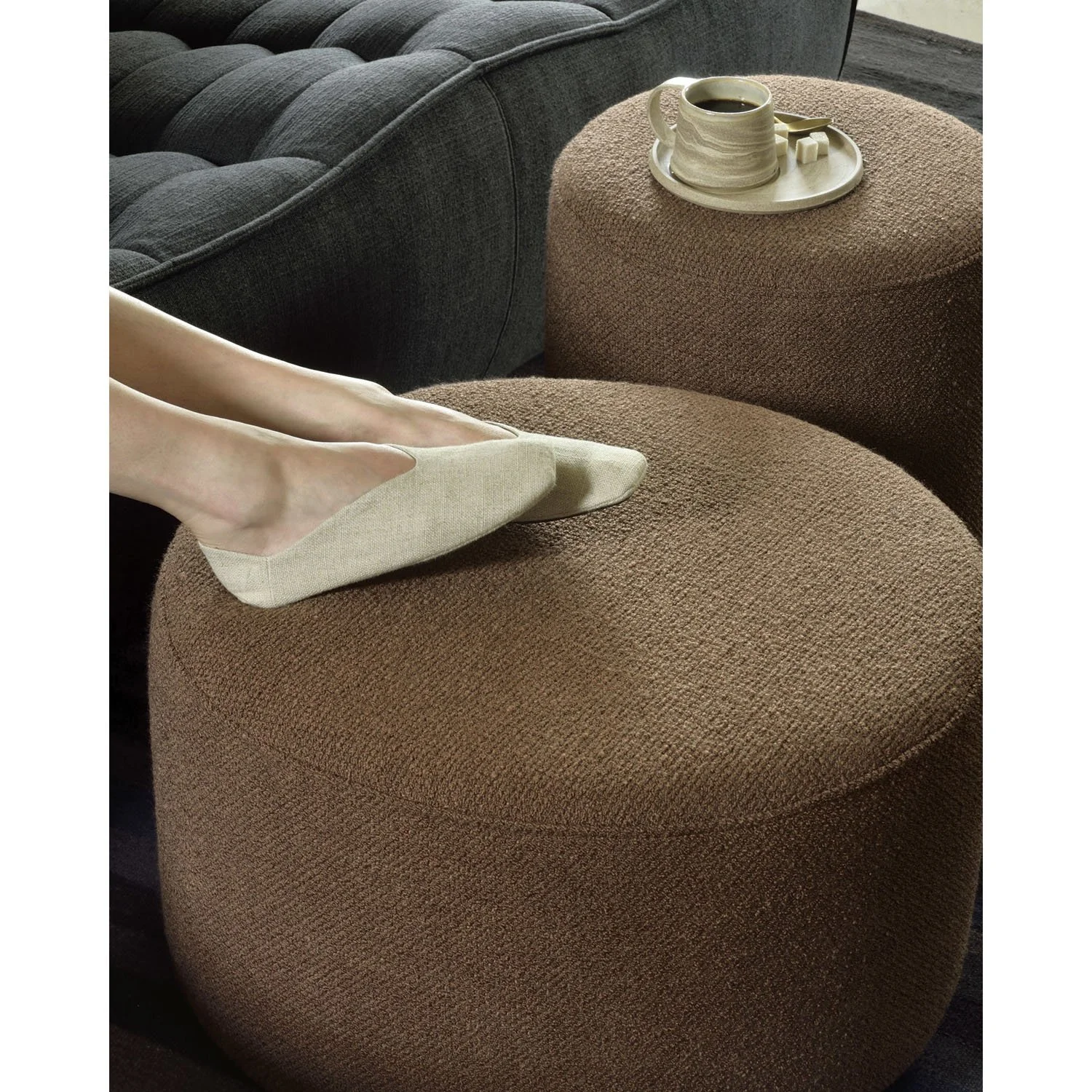 ethnicraft_20148_20149_Barrow_pouf_copper_40cm_60_cm_WEB.jpg