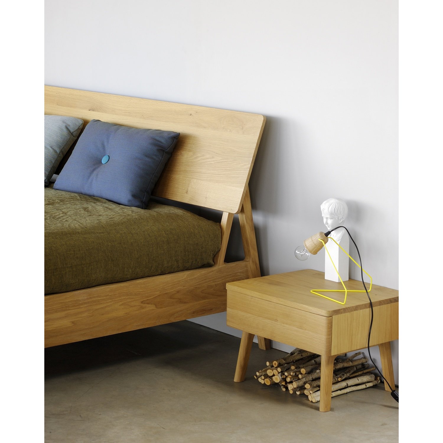 51211 Oak Air bedroom detail.jpg