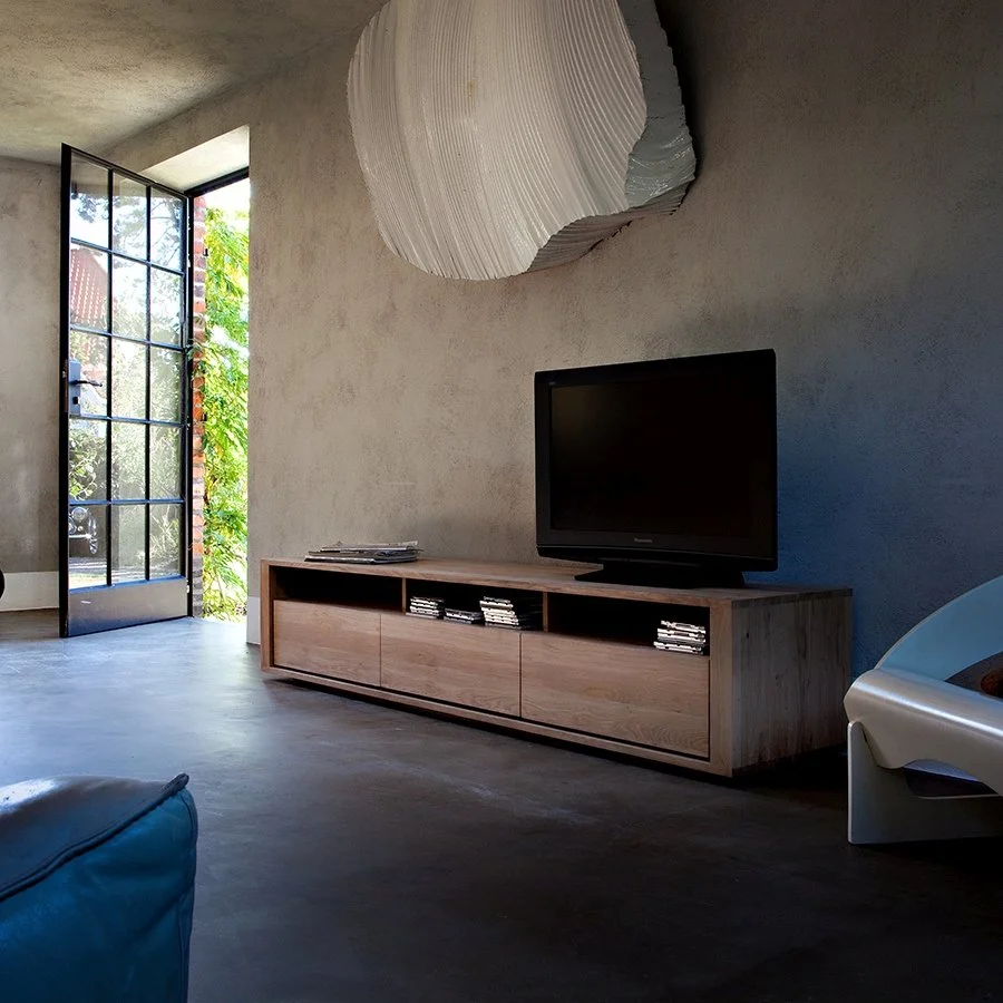 1051376-Ethnicraft-Eiche-TV-Sideboard-Shadow-3-Schubladen-210x46x42_01.jpg