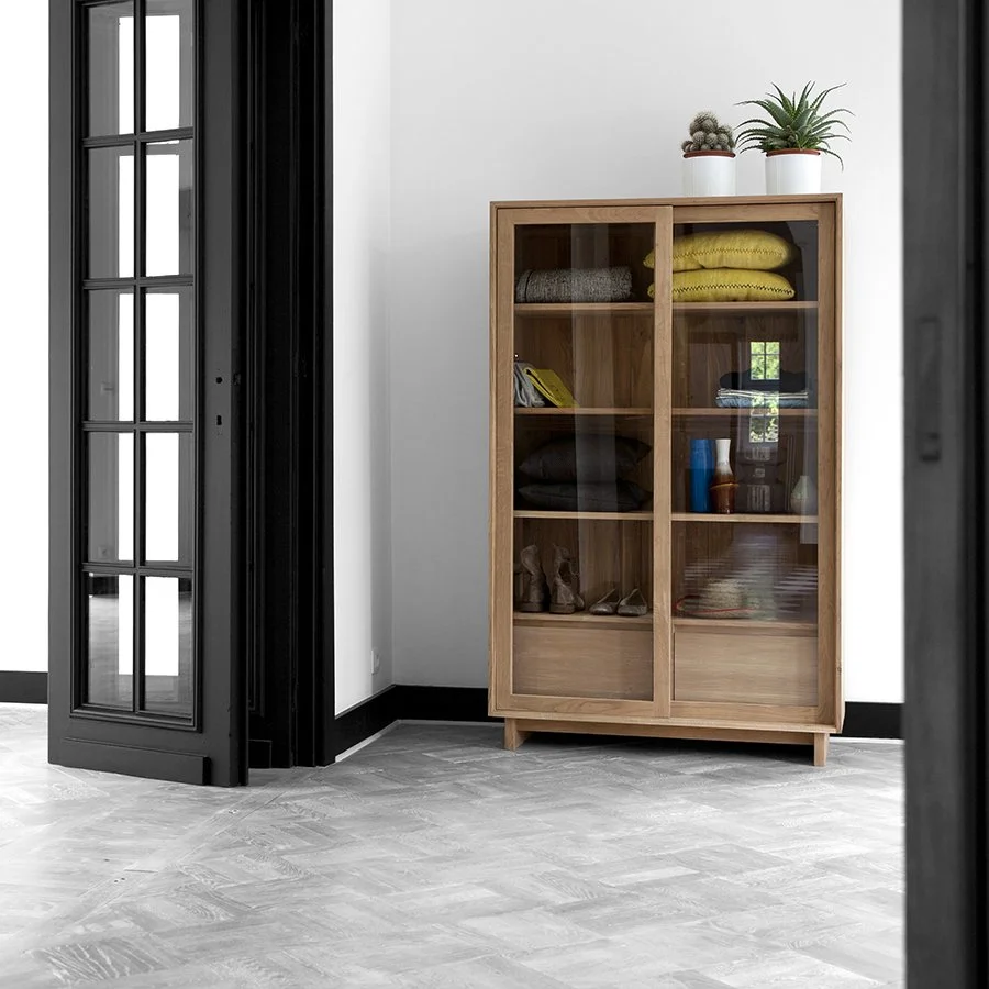 1051455-Ethnicraft-Eiche-Regal-Bücherregal-Wave-2-Schiebetüren-2-Schubladen-110x46x183_01.jpg